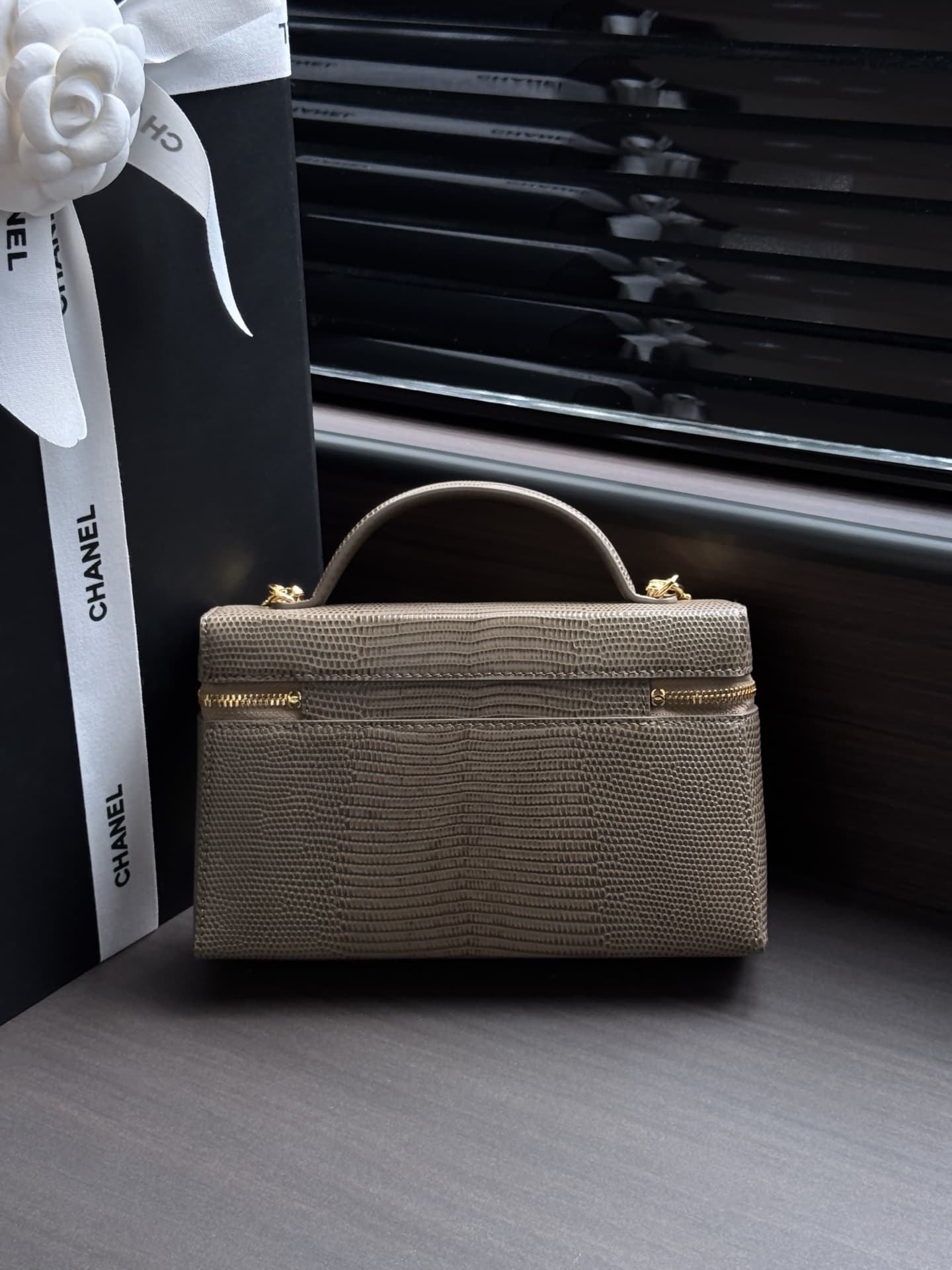 Chanel Small Vanity with chain Lizard Embossed Calfskin & Gold-Tone Metal Dark Khaki AS5195 A