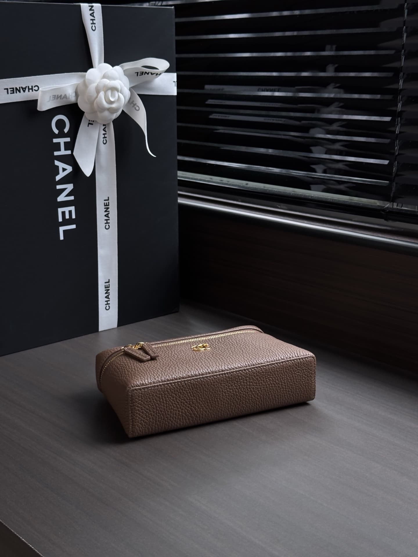Chanel Small Vanity with chain Grained Calfskin & Gold-Tone Metal Dark Brown AS5346 A