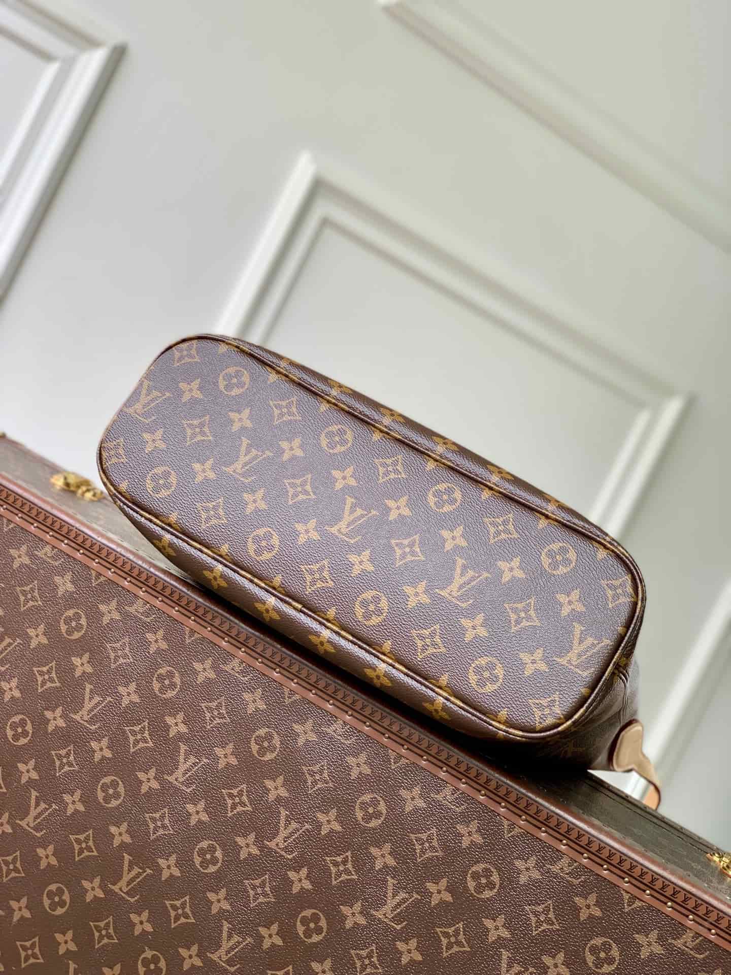 Louis Vuitton Lineup Monogram coated canvas M27335 High