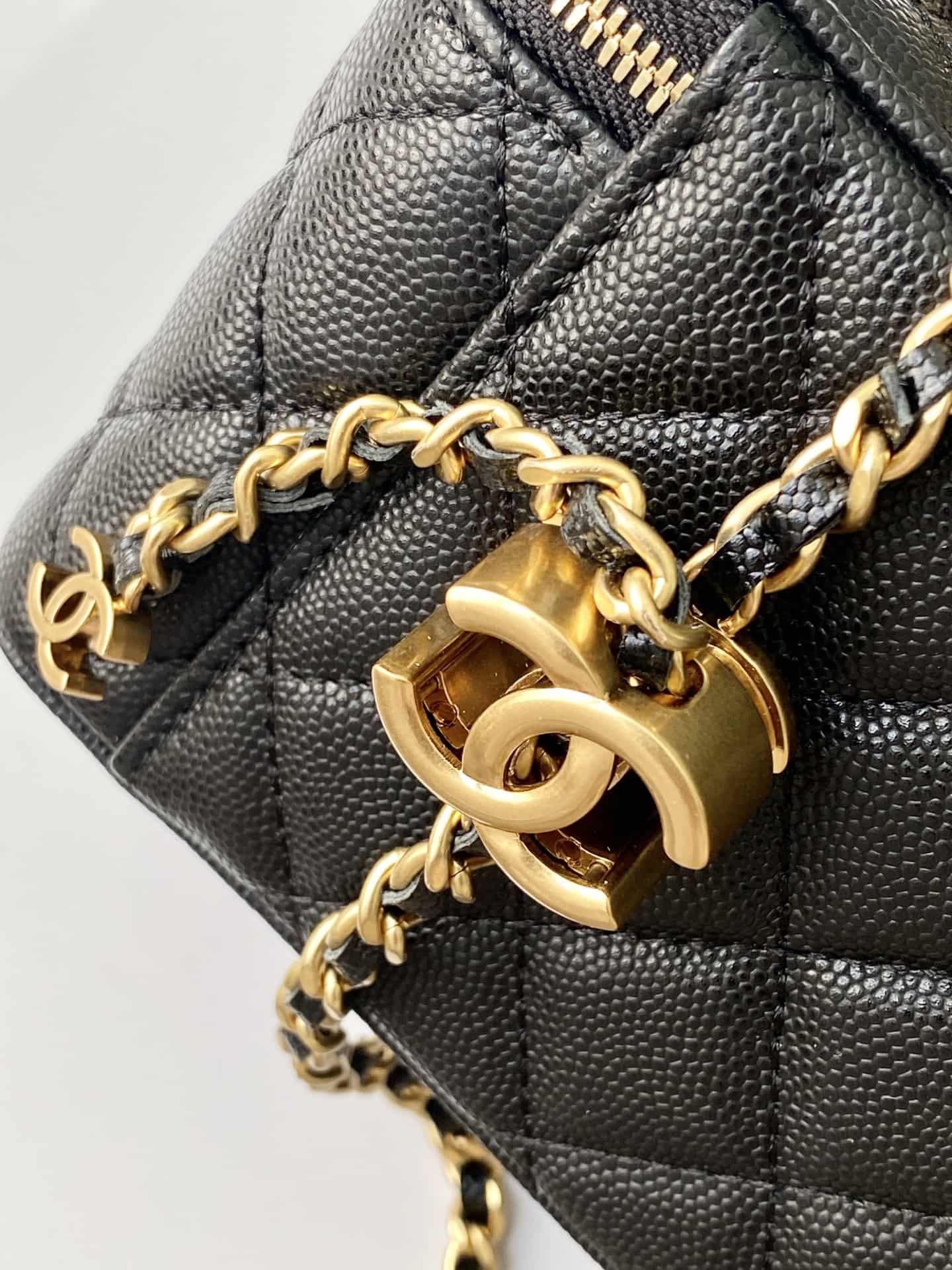 Chanel Vanity with Chain AP3940 Grained Calfskin & Gold Metal Black A