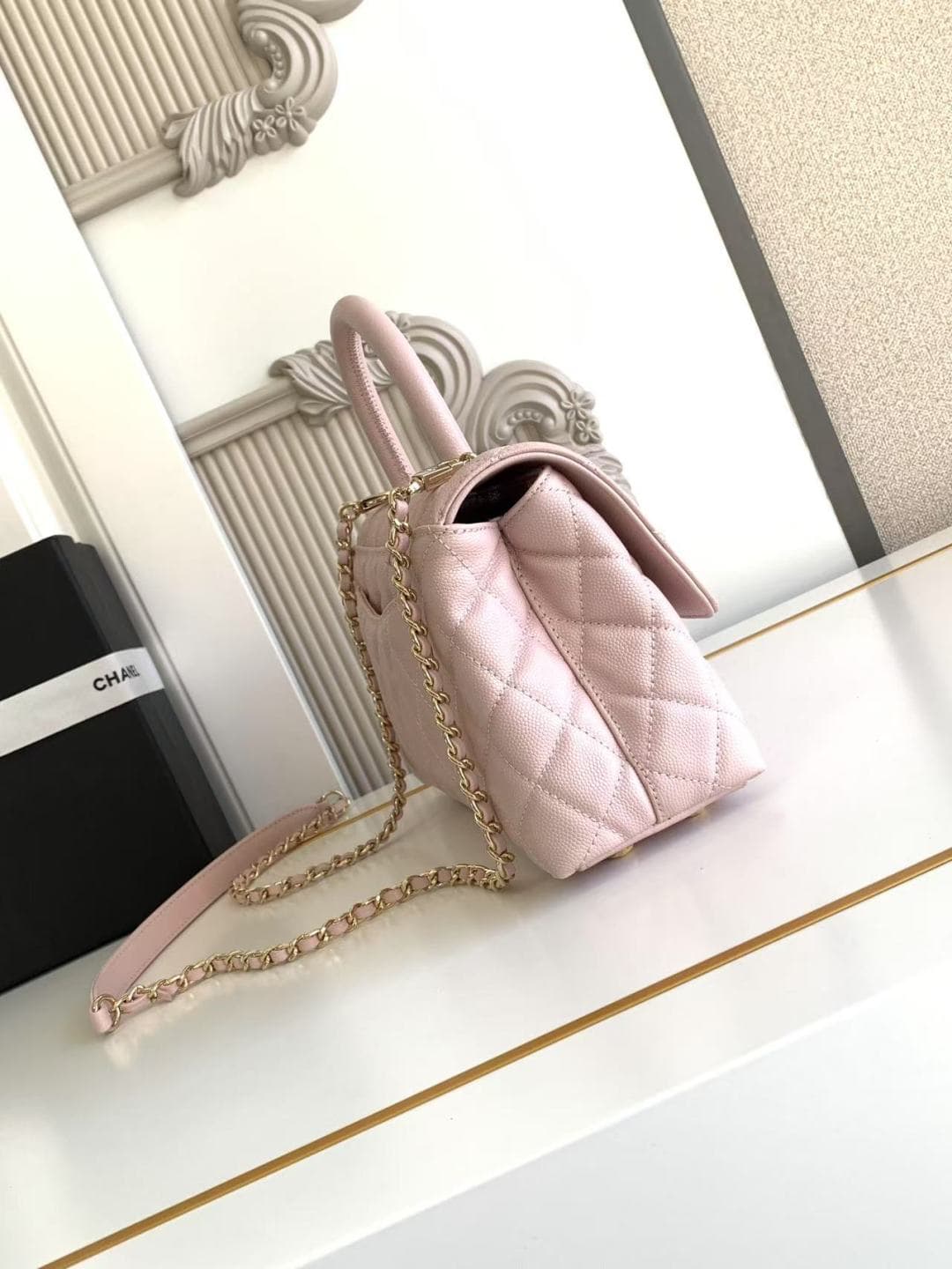 FLAP BAG WITH TOP HANDLE Grained Calfskin & Gold-Tone Metal A92990 Light-Pink Binding A