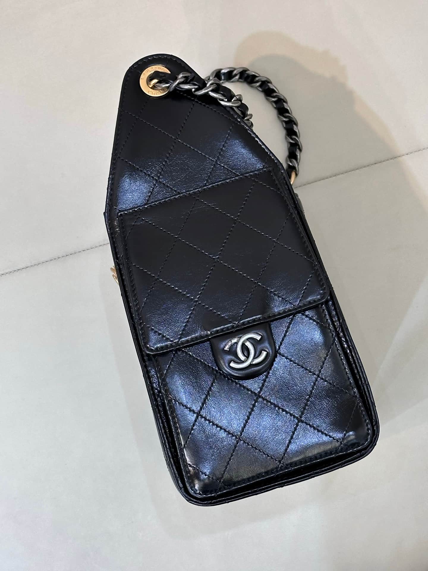 Chanel 25 Small Hobo handbag AS5293 Shiny Crumpled Calfskin  Gold-Tone & Ruthenium-Finish Metal Black TOP