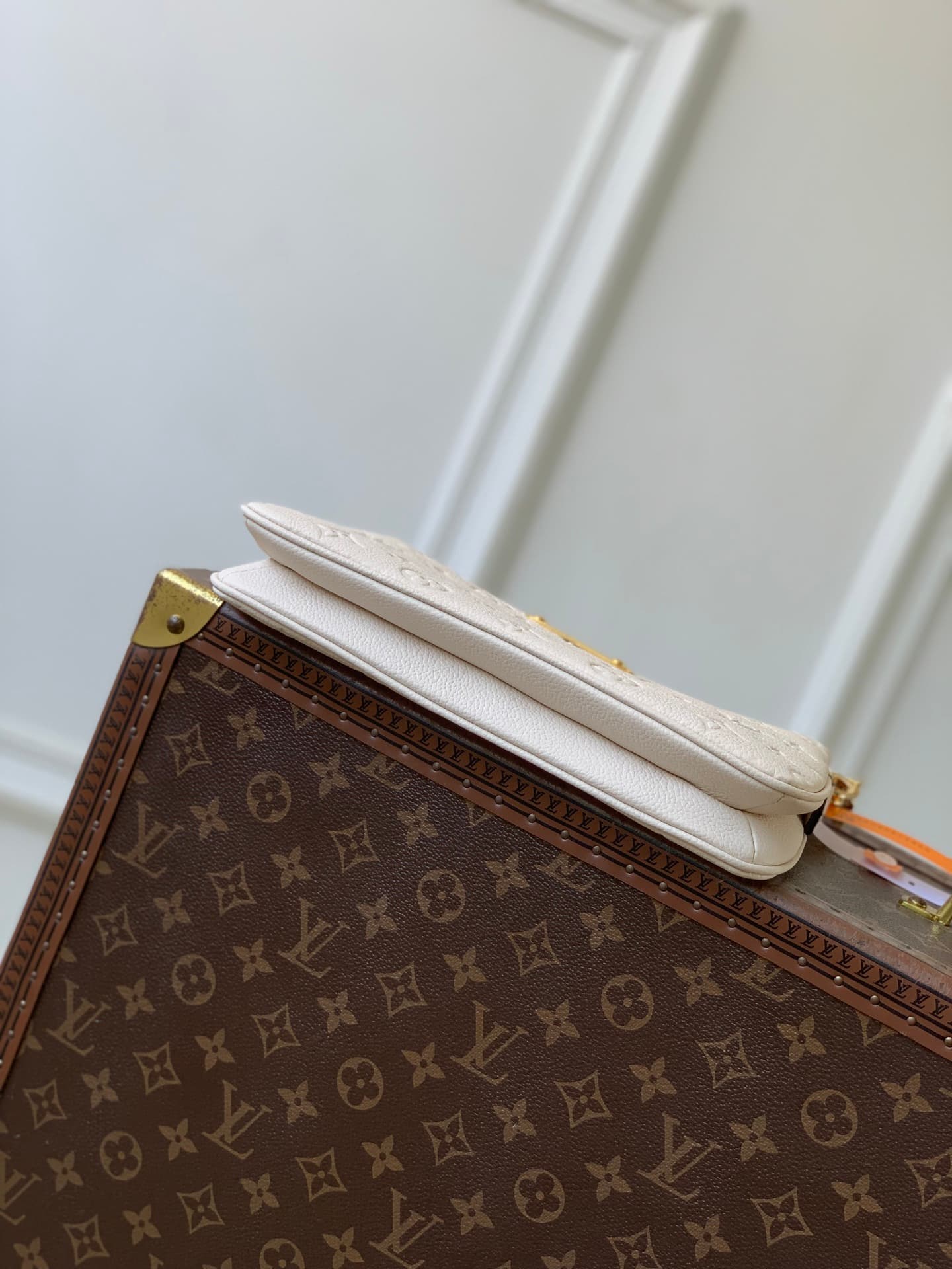 Louis Vuitton Pochette Liv Crème Monogram Empreinte Leather M3A838 High