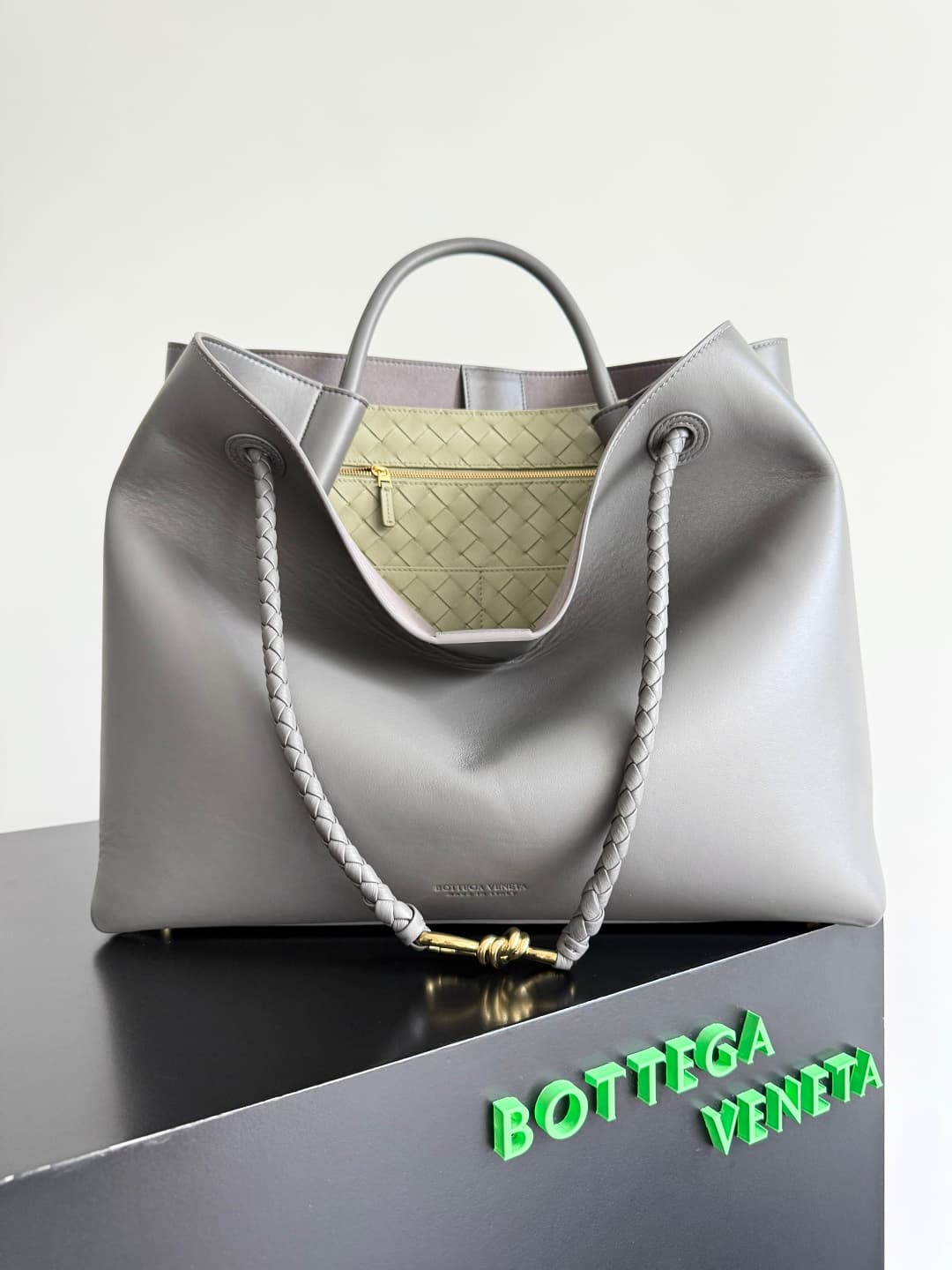 BV Andiamo Large tote bag in grey calfskin leather TOP