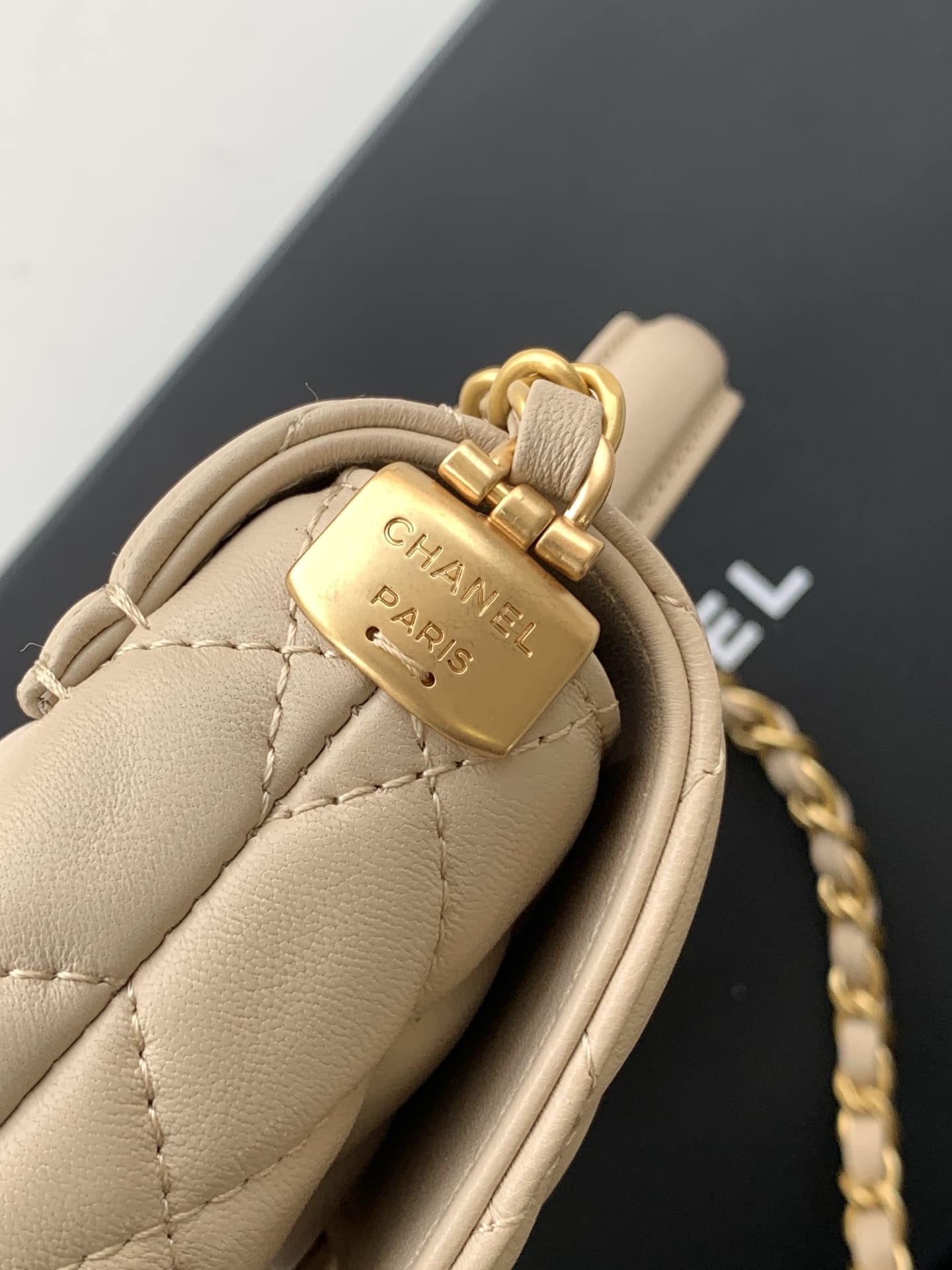 SMALL FLAP BAG WITH TOP HANDLE Lambskin Gold-Metal AS5355 Beige A