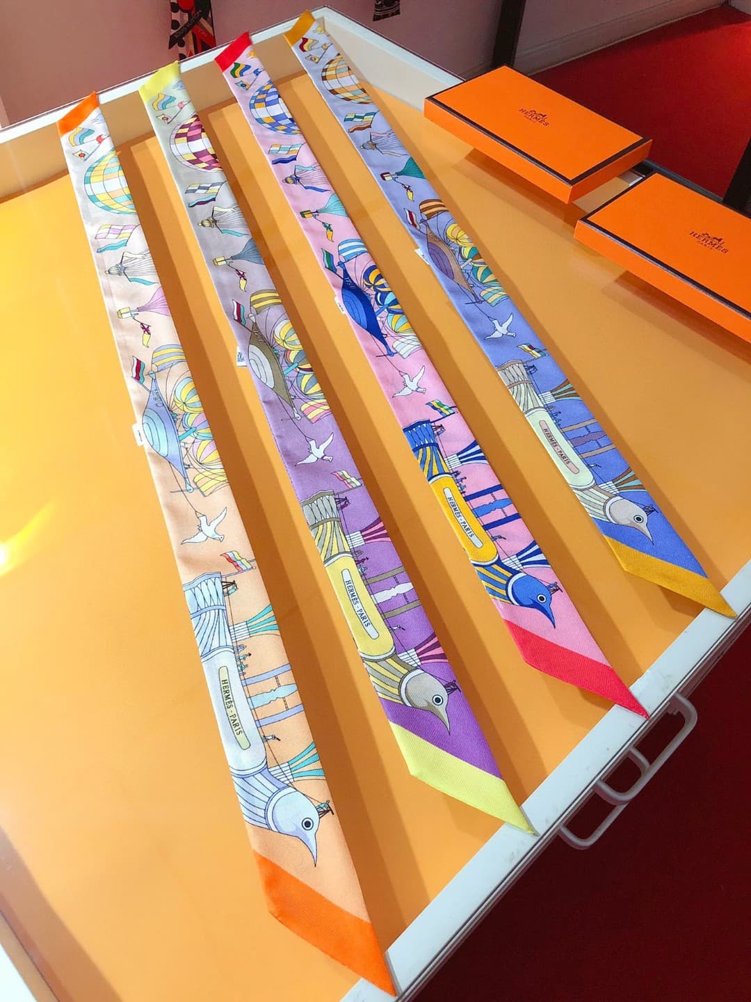 Hermès Les Folies Du Ciel Silk Twilly