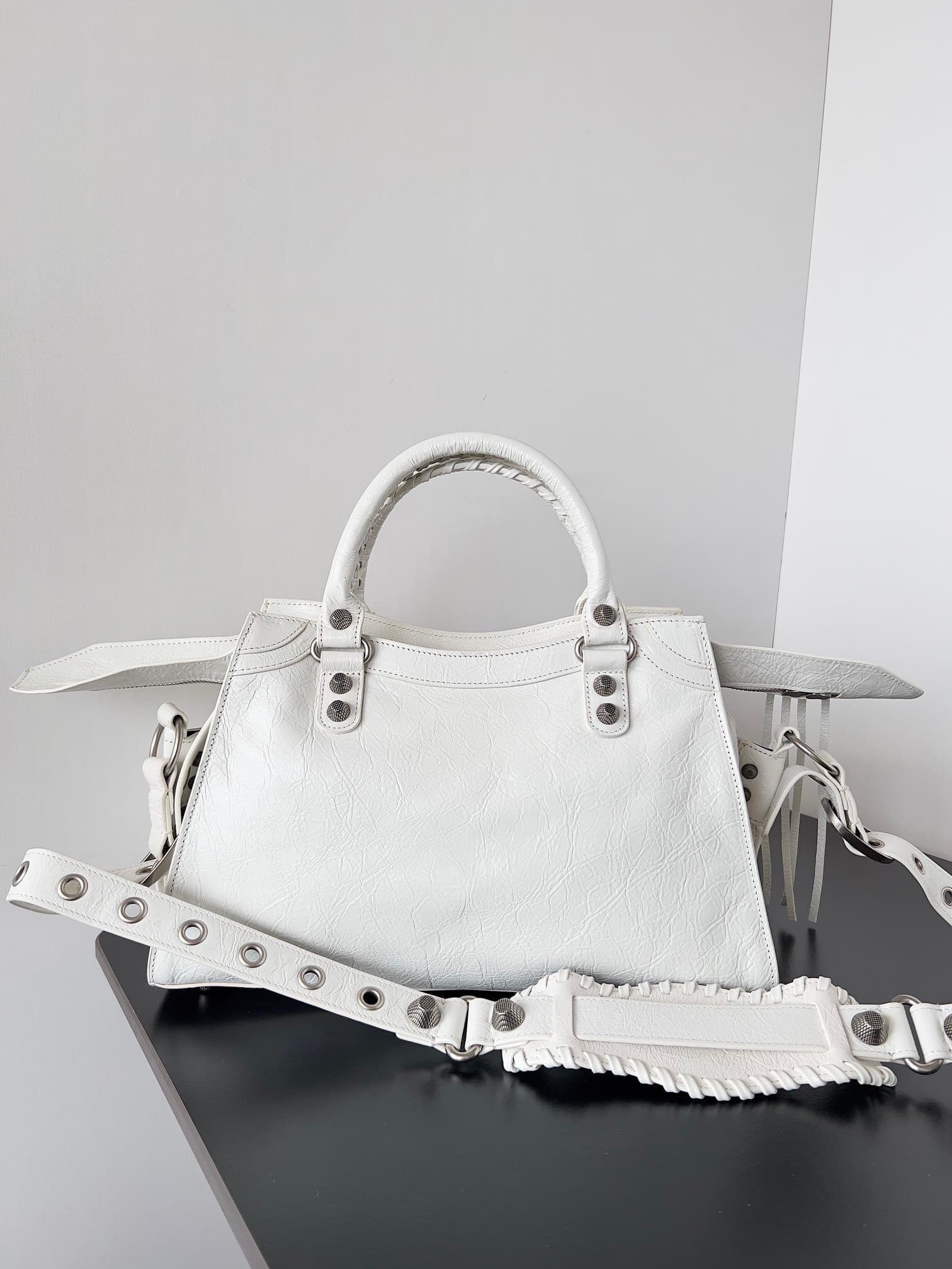 Balenciaga Medium Neo Cagole City bag in White lambskin leather High