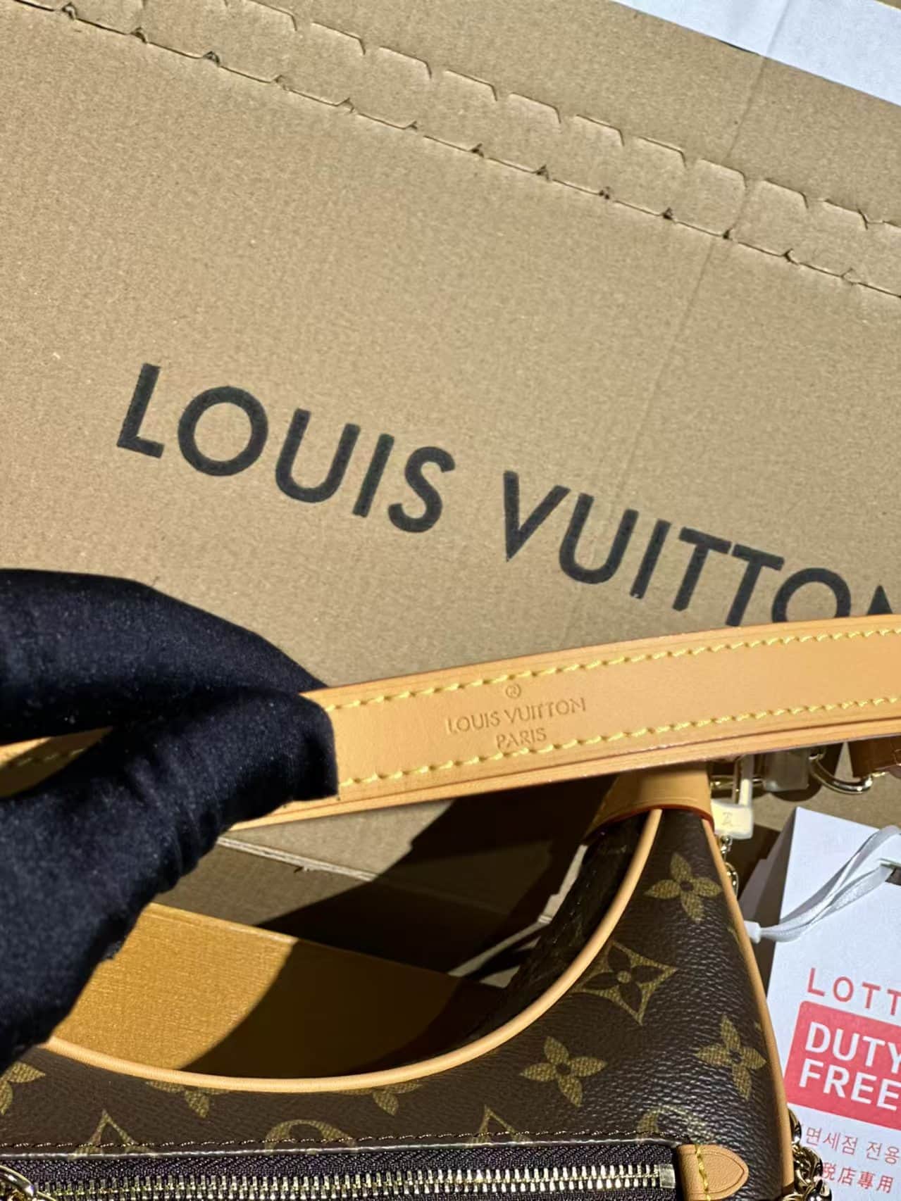 Louis Vuitton LOOP Handbag Monogram coated canvas M81098 High