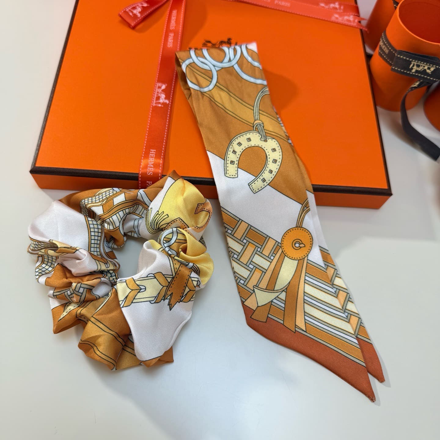 Hermes Brides et Gris-Gris Twilly scarf
