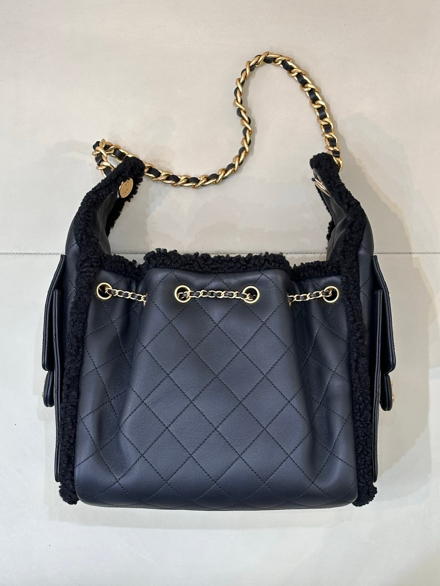 Chanel 25 Small Hobo handbag AS5293 Grained Calfskin with crumpled sheepskin shearling&Gold-tone Metal Black TOP