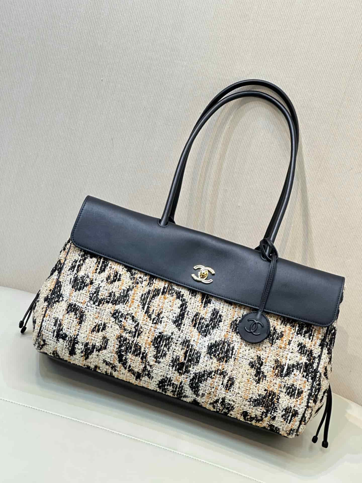 Chanel Shopping Bag Tweed Calfskin & Gold-Tone Metal AS6428 TOP