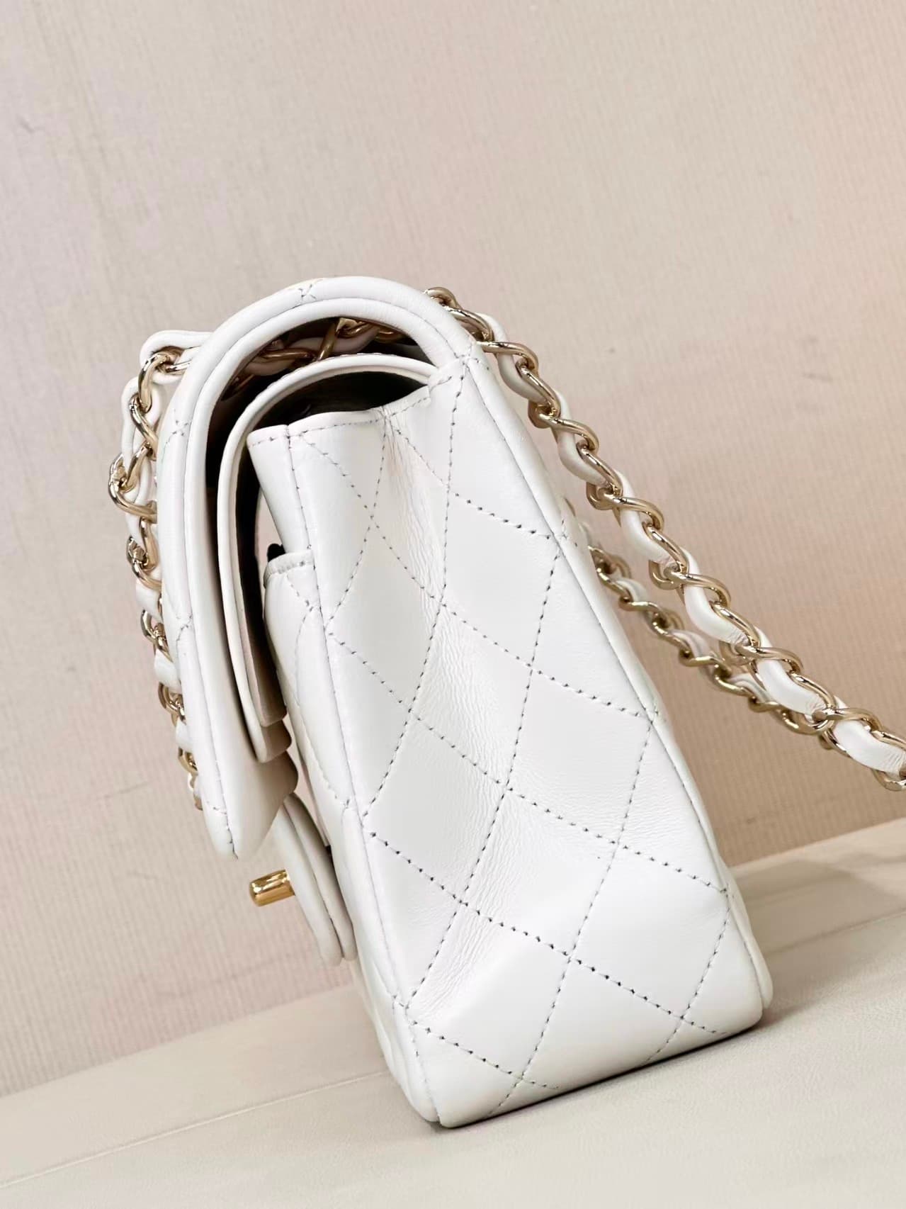 Chanel Medium CLASSIC HANDBAG Lambskin Gold-Tone Metal White TOP