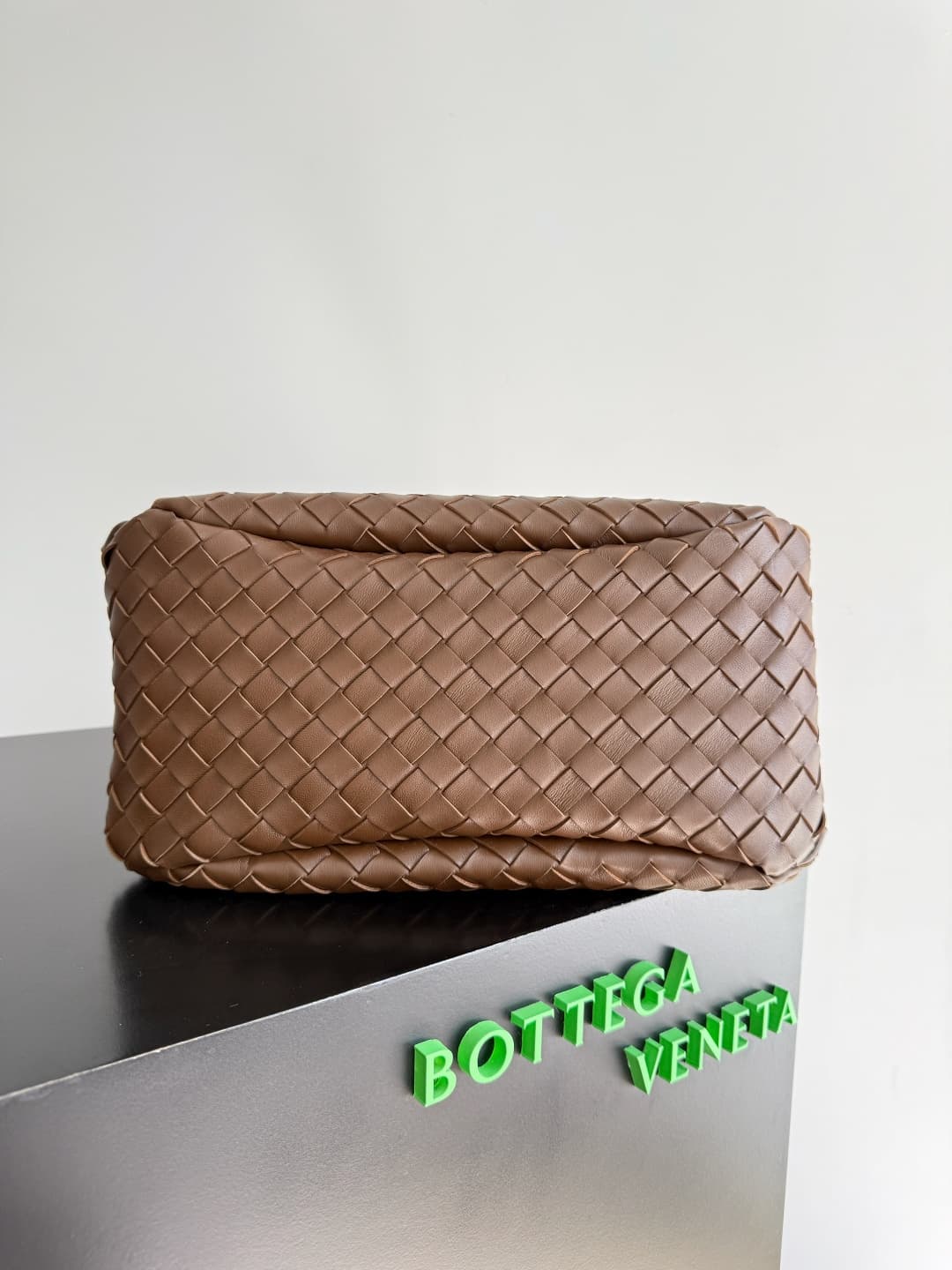 Bottega Veneta Medium Campana shoulder bag in Intrecciato leather Pinecone TOP