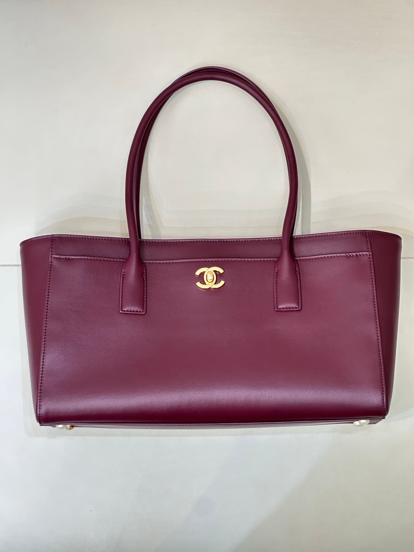 Chanel Small Shopping Bag Calfskin & Gold-Tone Metal Claret AS6243 TOP