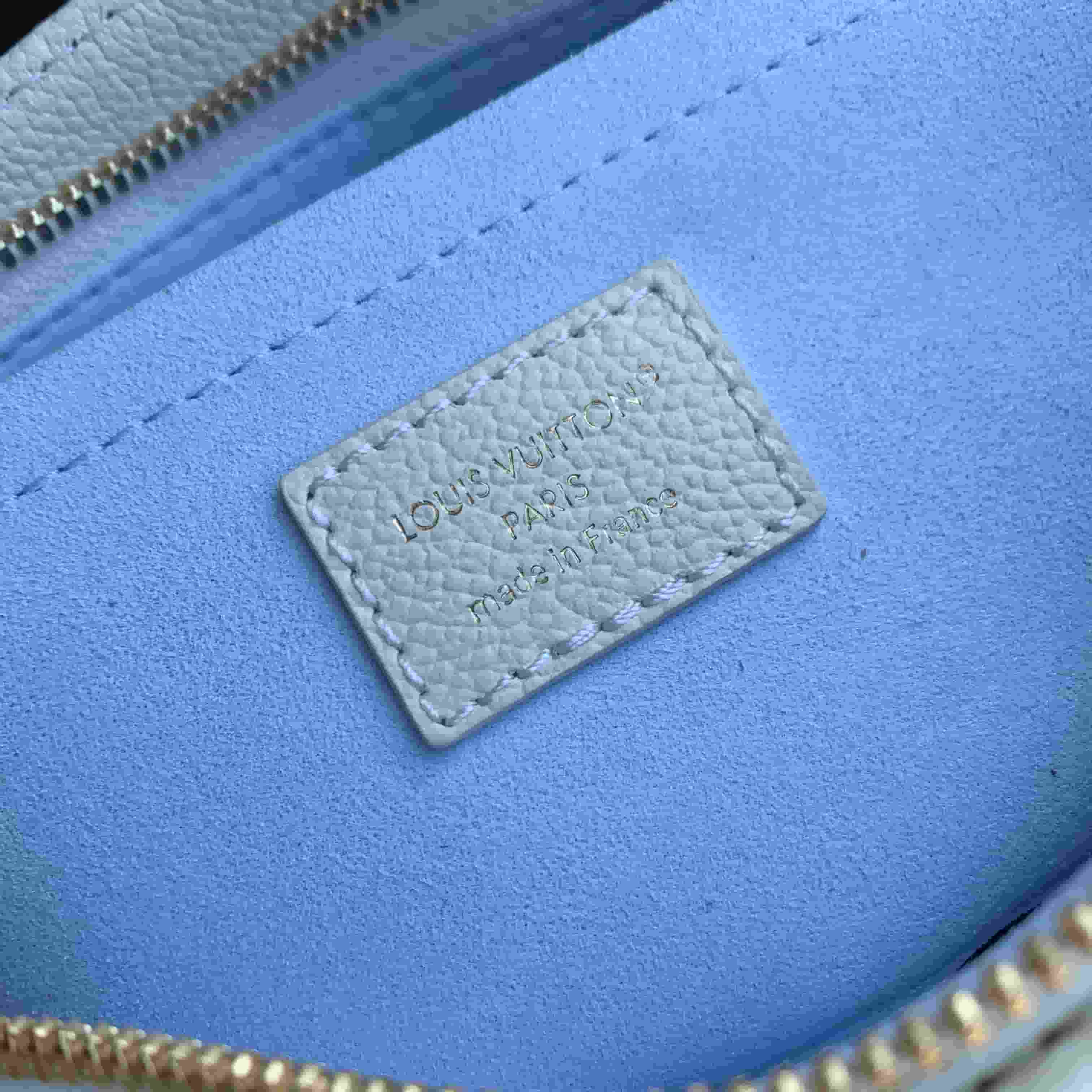 Louis Vuitton OnTheGo East West Milky White/Blue Cowhide leather M27577 High