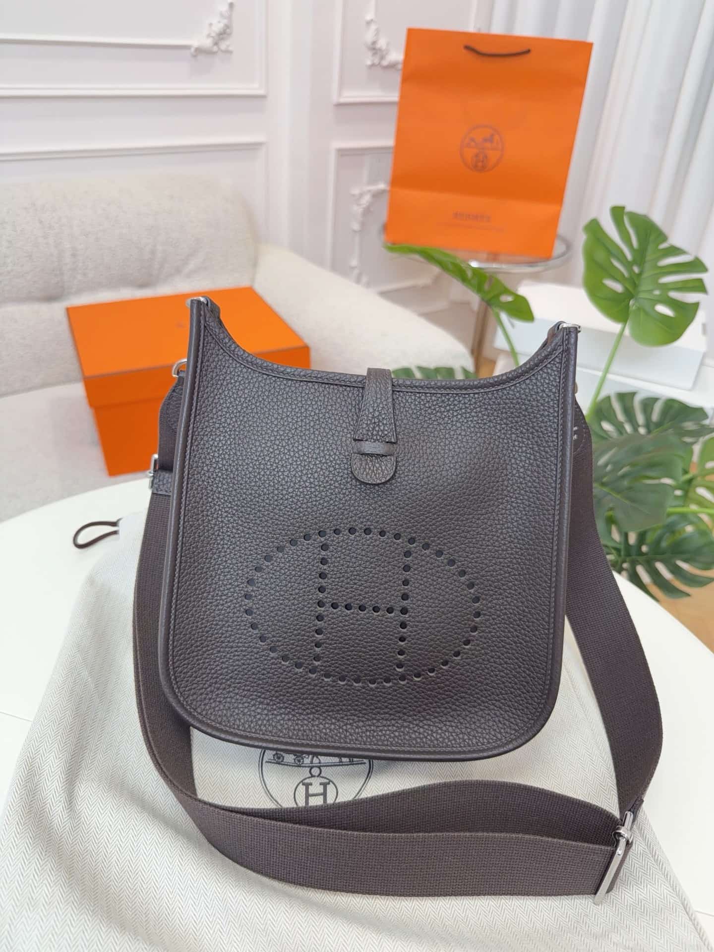 Hermes Evelyne Mini 23 Bag Calfskin In Ebony WAX High