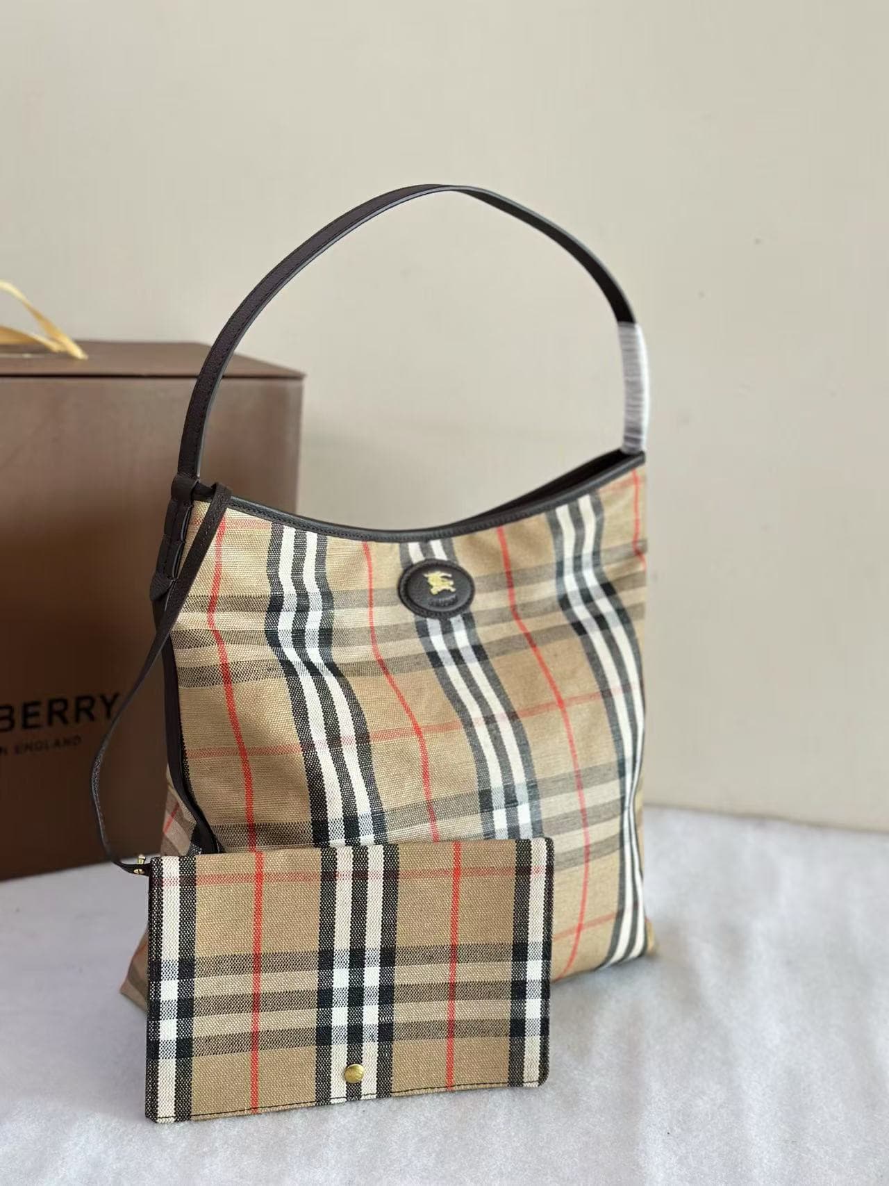 Burberry Highlands Shoulder Bag in Sand High