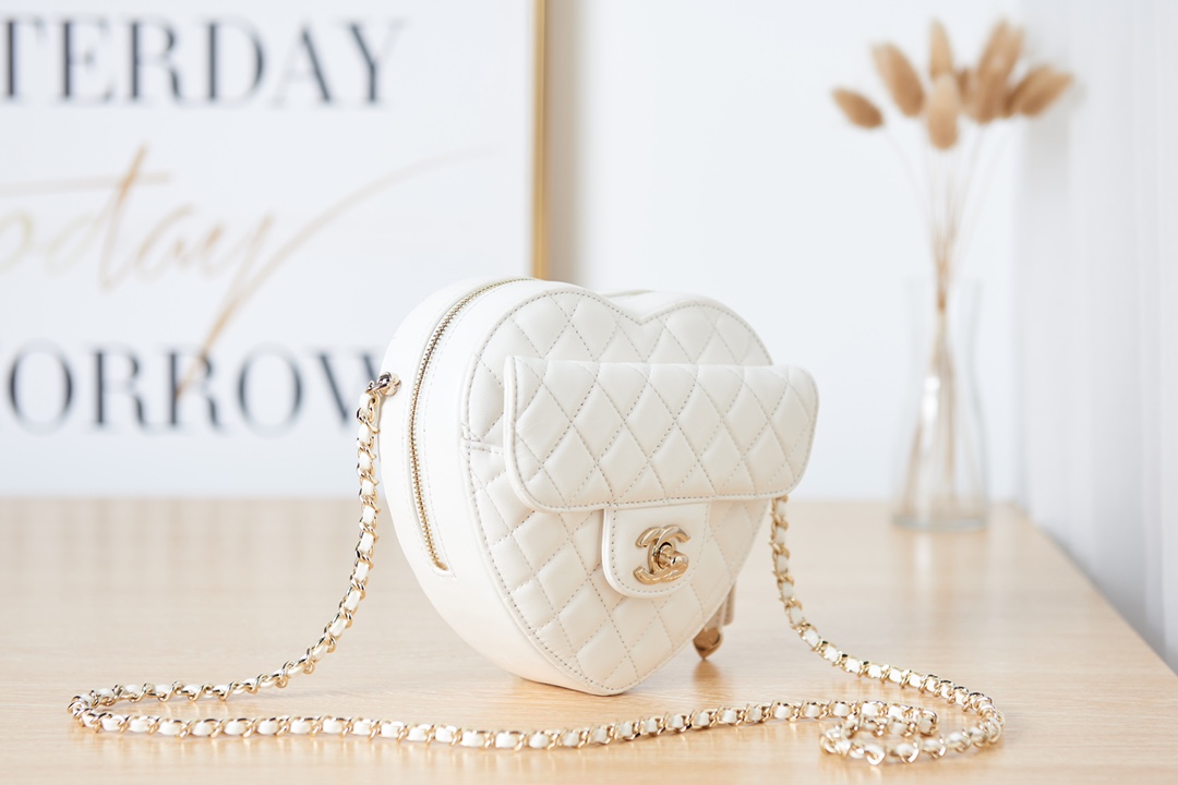 Chanel HEART BAG Lambskin & Gold-Tone Metal AS3191 A