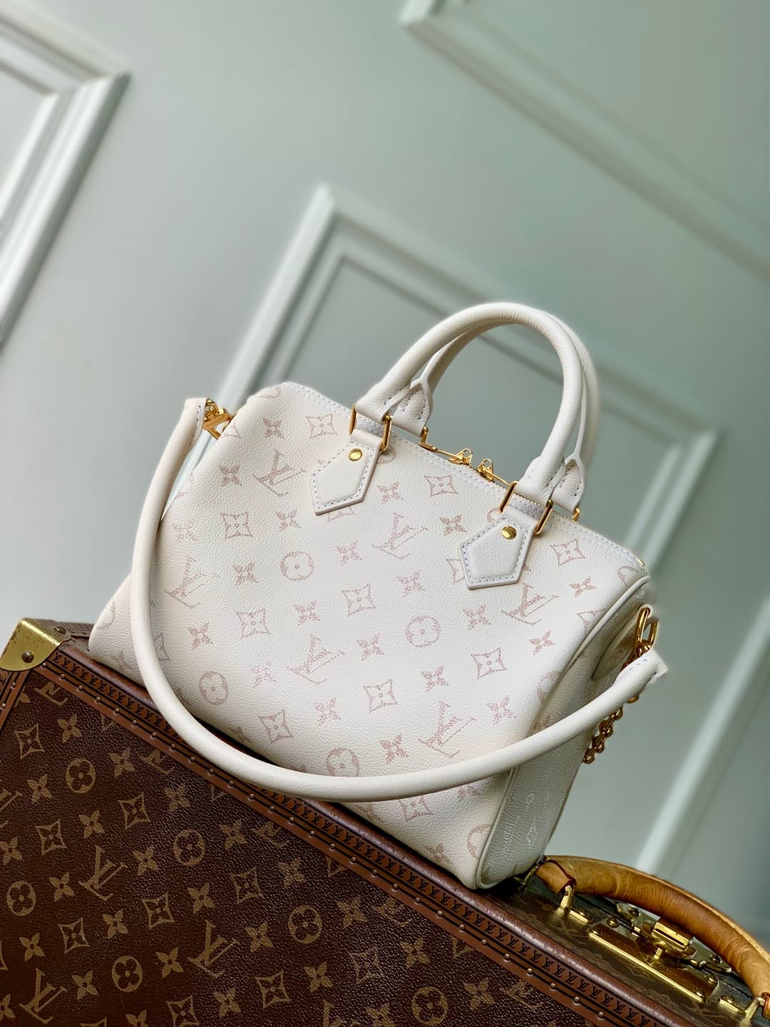 Louis Vuitton Speedy Bandoulière 25 Monogram leather M26690 White High