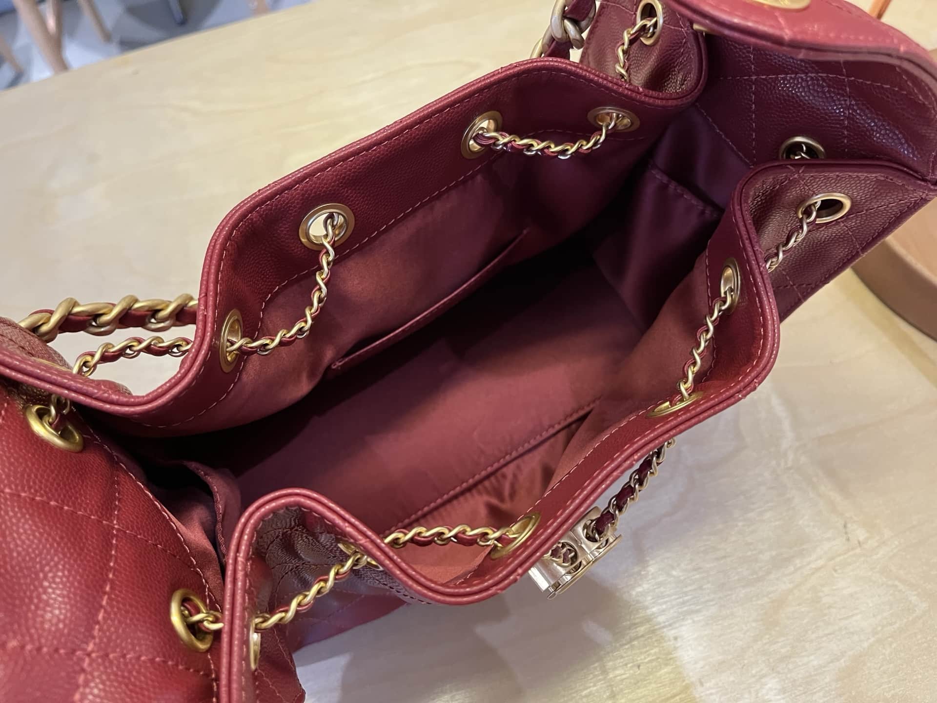 Chanel 25 Small Hobo handbag AS5293 Grained Calfskin & Gold-tone Metal Burgundy A