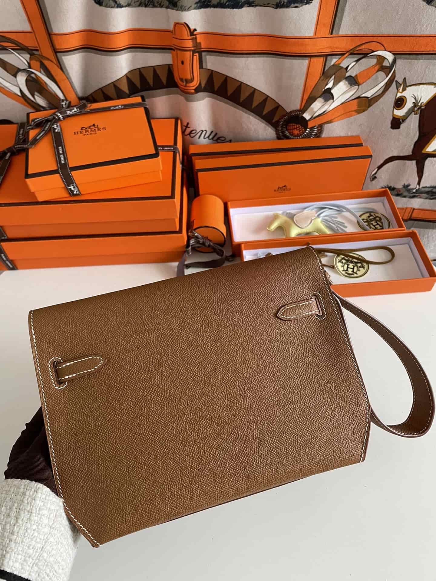 Hermes Kelly Depeches 25 Pouch Epsom Leather Gold WAX High
