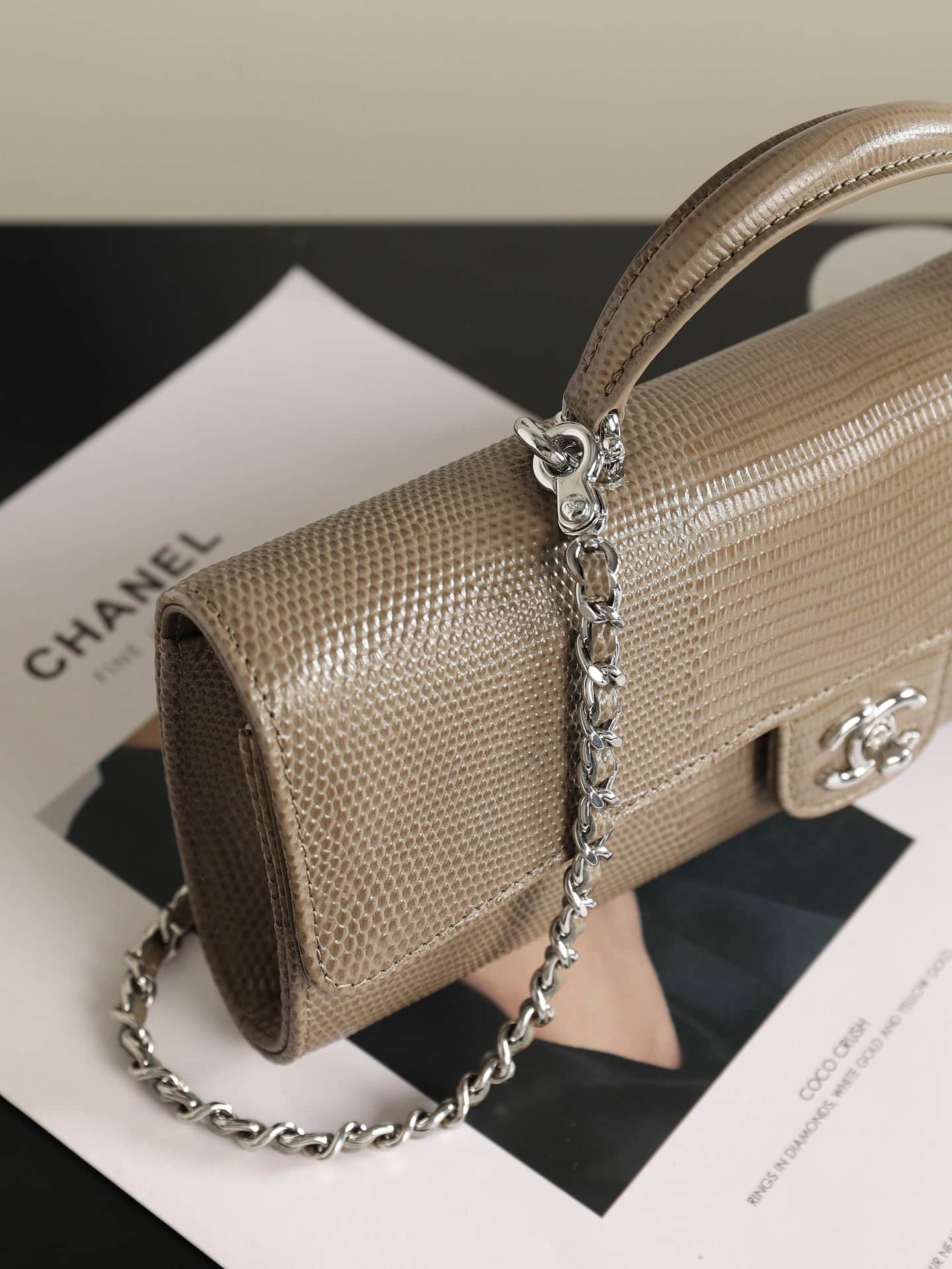 Chanel Clutch with chain Lizard Embossed Calfskin & Silver-Tone Metal Khaki AP5280 A