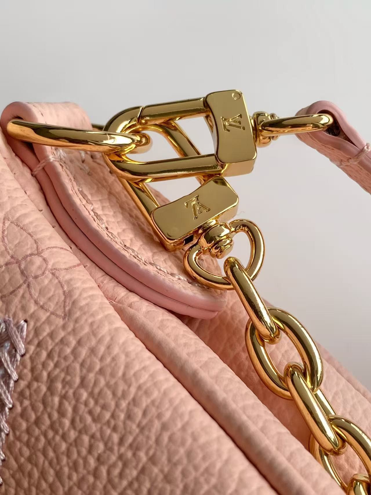 Louis Vuitton Pochette Liv Light Bliss Couture Cowhide leather M29495 High