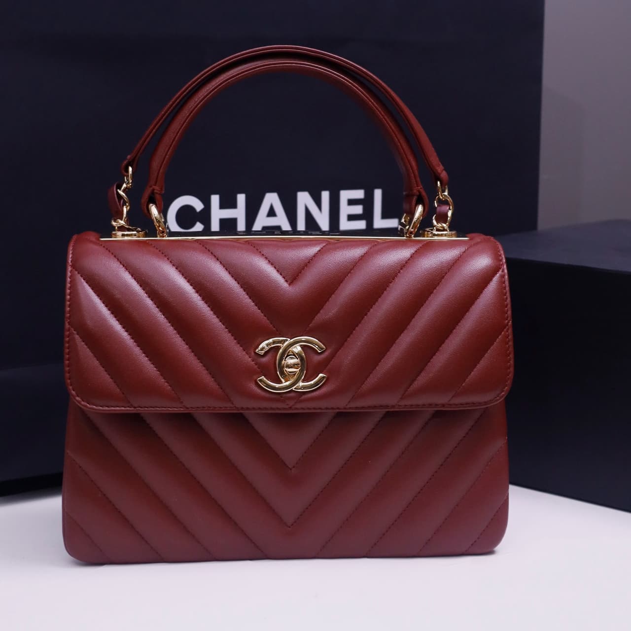SMALL FLAP BAG WITH TOP HANDLE Lambskin Gold Metal Burgundy A