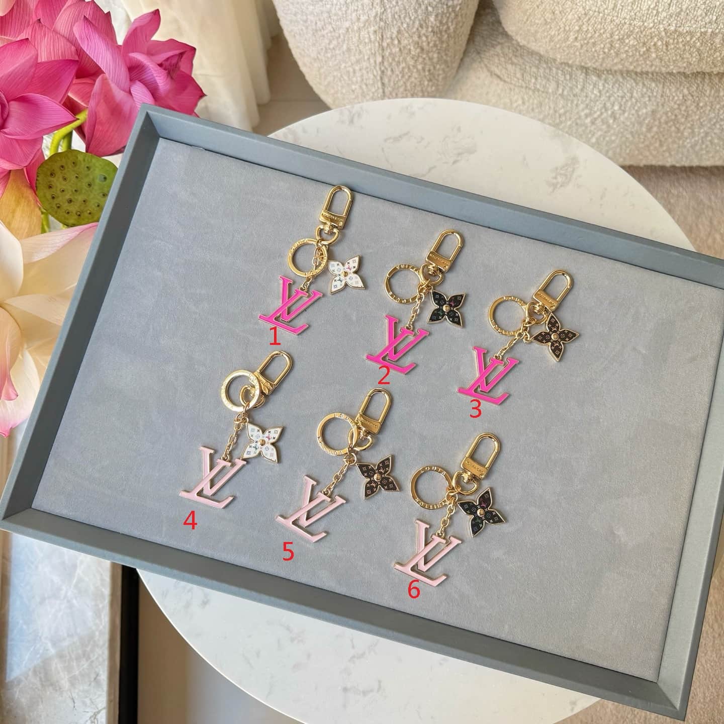 LV x Murakami Iconic Monogram Multicolor Key Holder M02466
