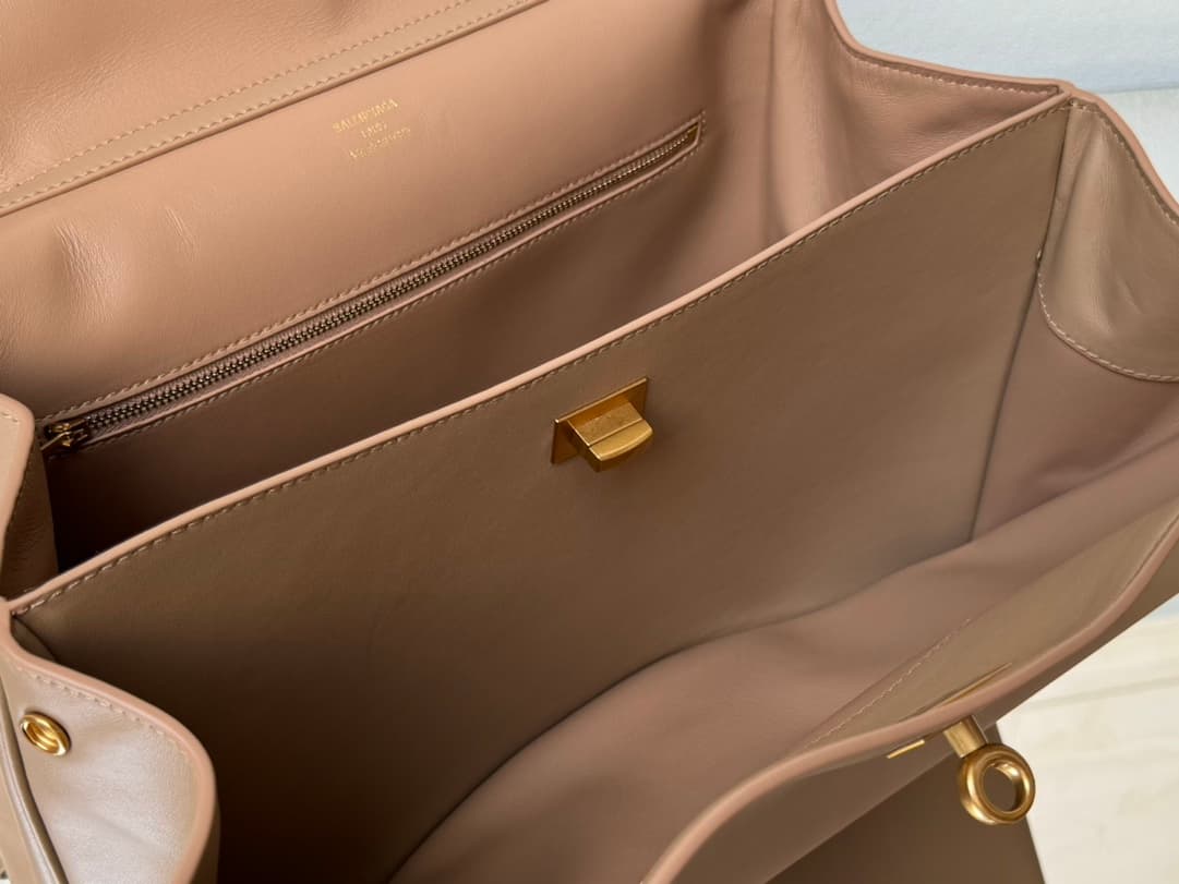 Balenciaga Rodeo Medium Bag in Latte Leather With Gold-Tone Metal TOP