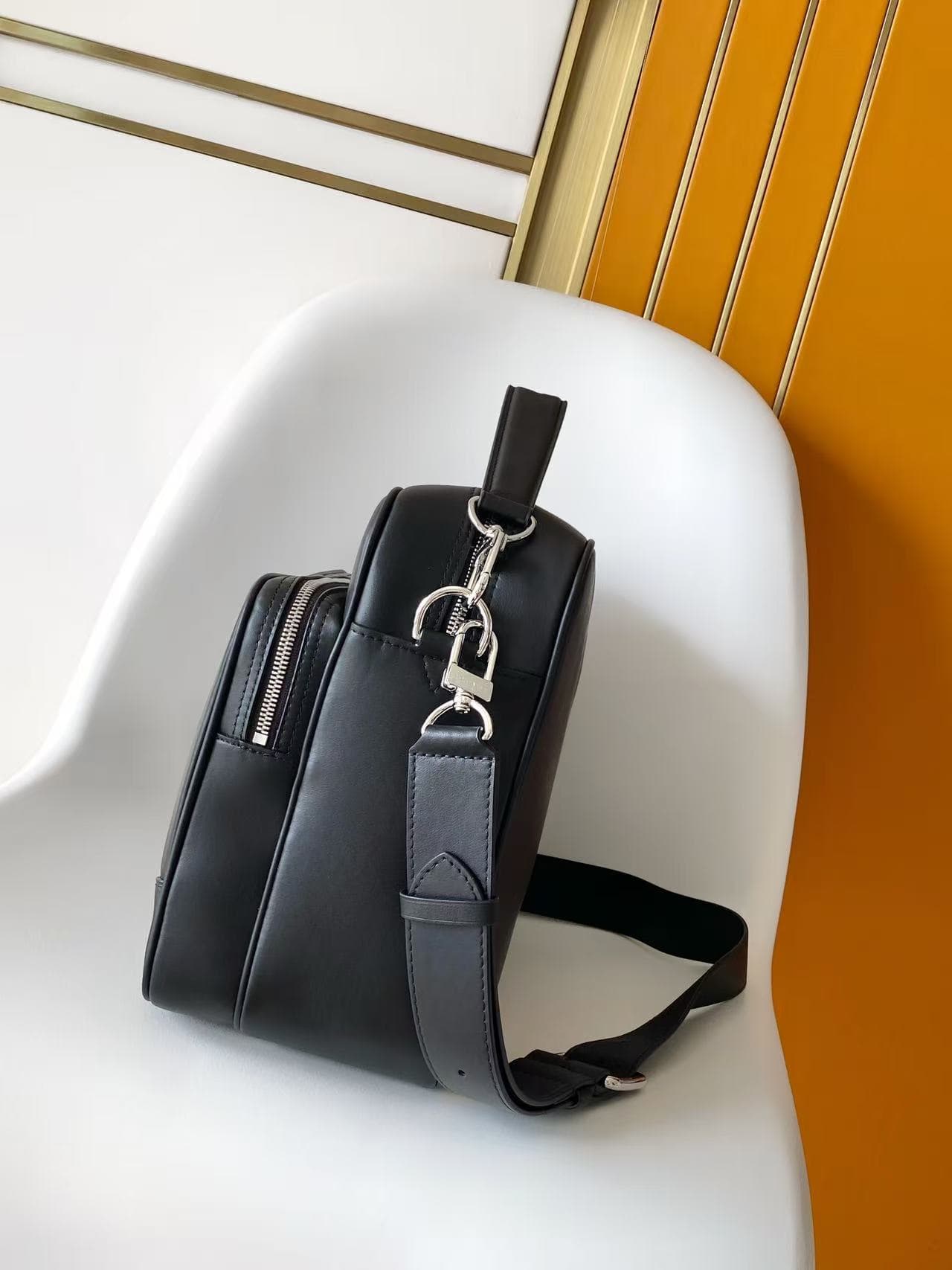 Louis Vuitton Nil XL Messenger Bag Calf leather M27999 High