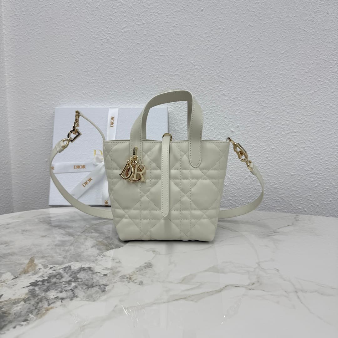 Small Dior Toujours Vertical Tote Bag Latte Macrocannage Calfskin M2835 High