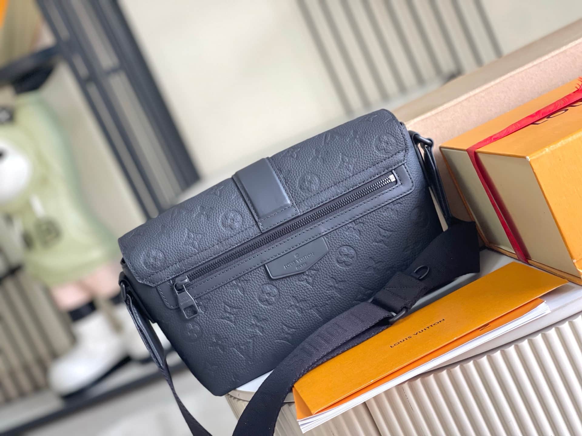 Louis Vuitton S-Cape Messenger Monogram Taurillon Leather M23741 TOP