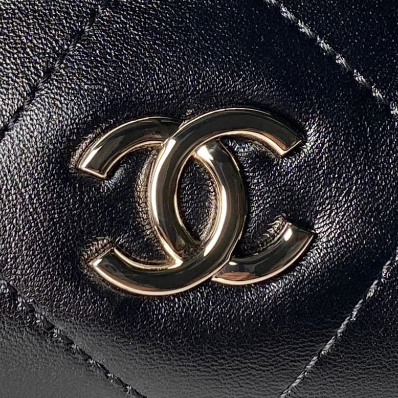 Chanel Hobo Handbag Shiny Lambskin & Gold-Tone Metal AS6138 Black High