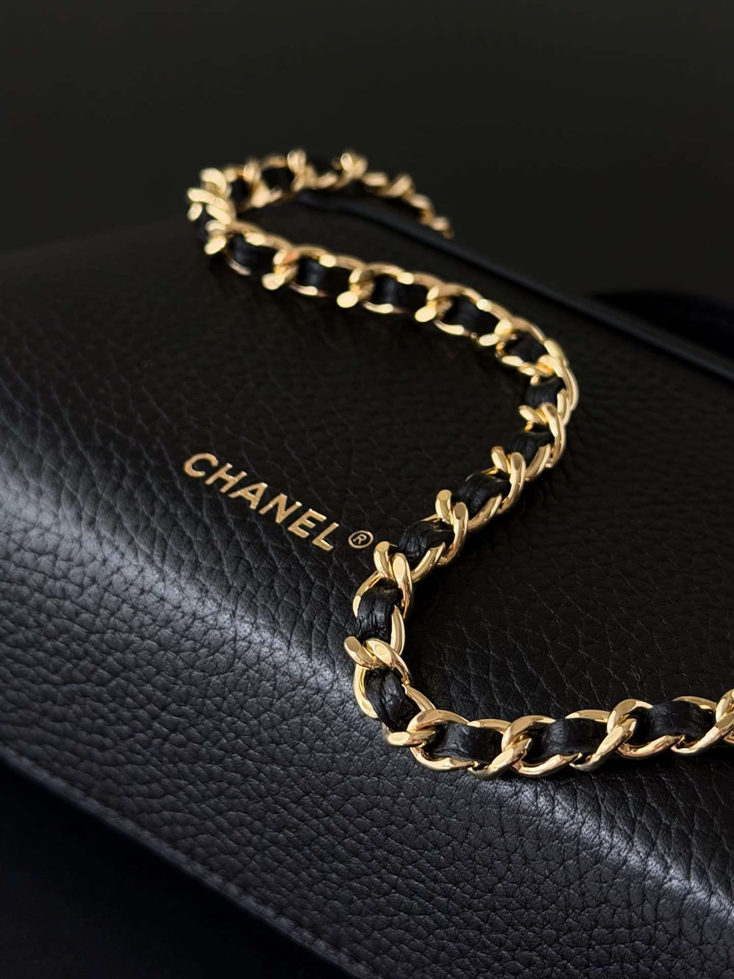 Chanel Small Vanity with chain Grained Calfskin & Gold-Tone Metal Black AS5346 A