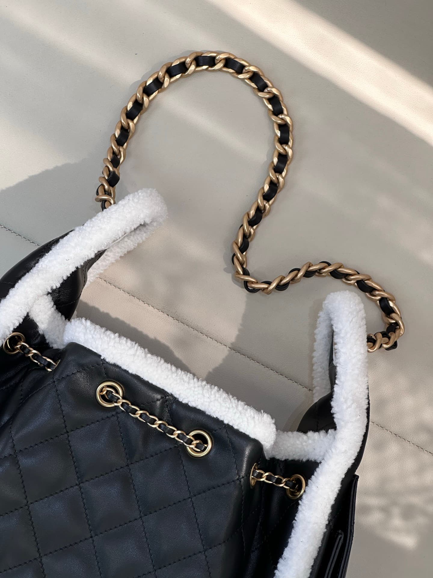Chanel 25 Small Hobo handbag AS5293 Lambskin with crumpled sheepskin shearling&Gold-tone Metal Black TOP