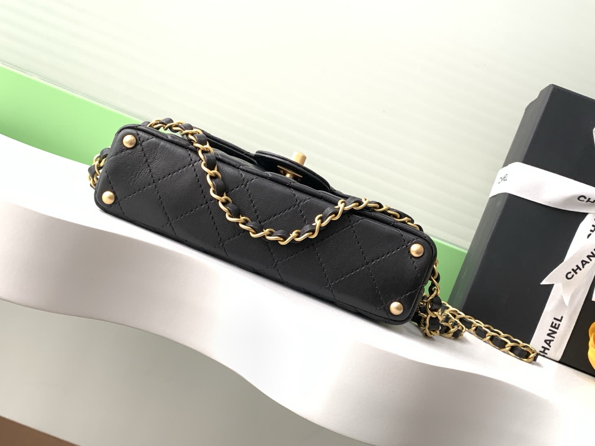 SMALL FLAP BAG WITH TOP HANDLE Lambskin Gold-Metal AS5355 Black A