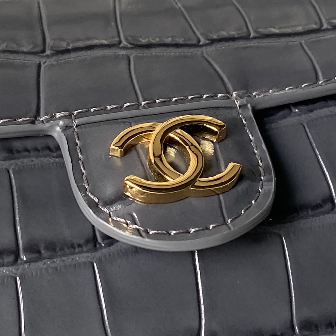 Chanel Clutch with chain Crocodile Embossed Calfskin & Gold-Tone Metal AP5294 Grey High