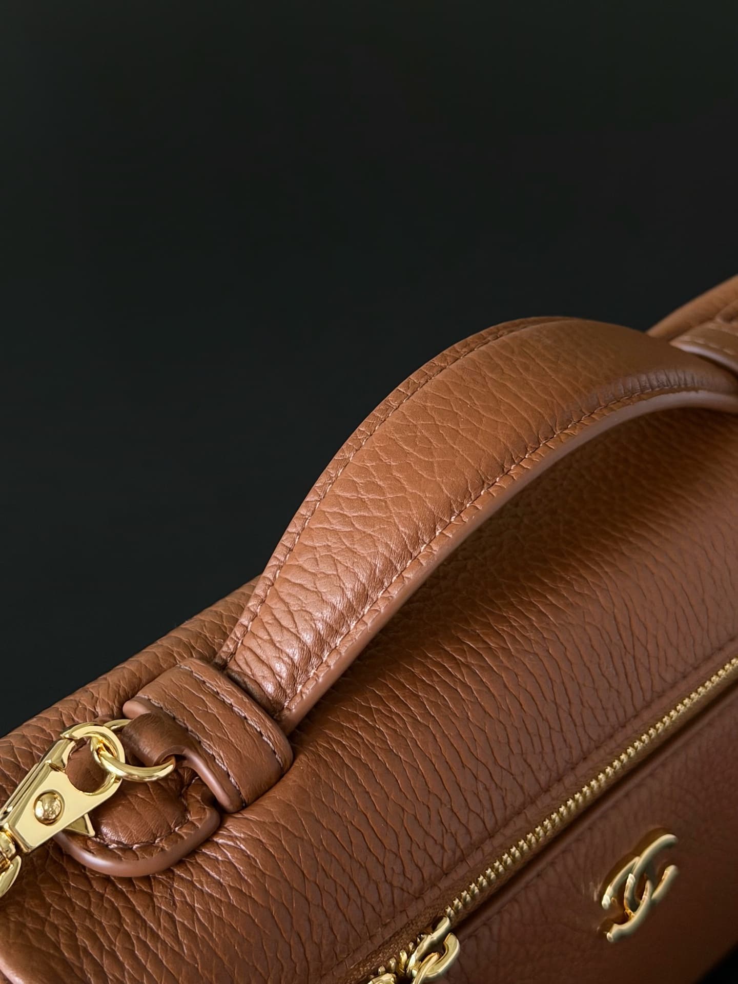 Chanel Large Vanity with chain Grained Calfskin & Gold-Tone Metal Caramel AS5347 A