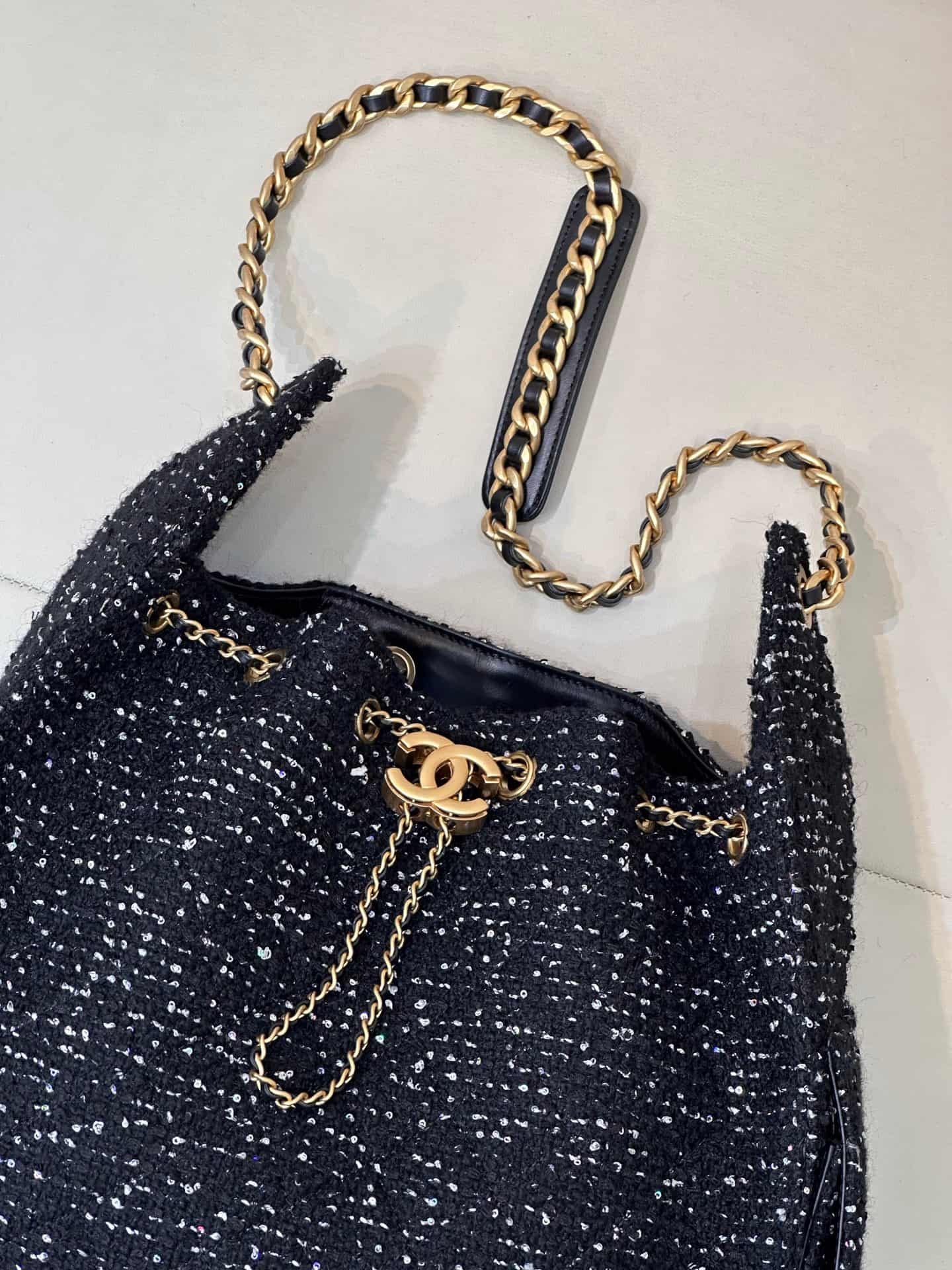 Chanel 25 Medium Hobo handbag AS5311 Wool Tweed & Gold-Tone Metal Black & White TOP