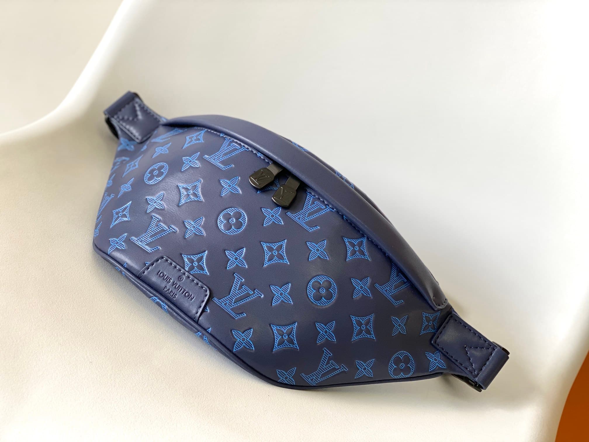 Louis Vuitton Discovery Bumbag PM Monogram Shadow calf leather M46029 High