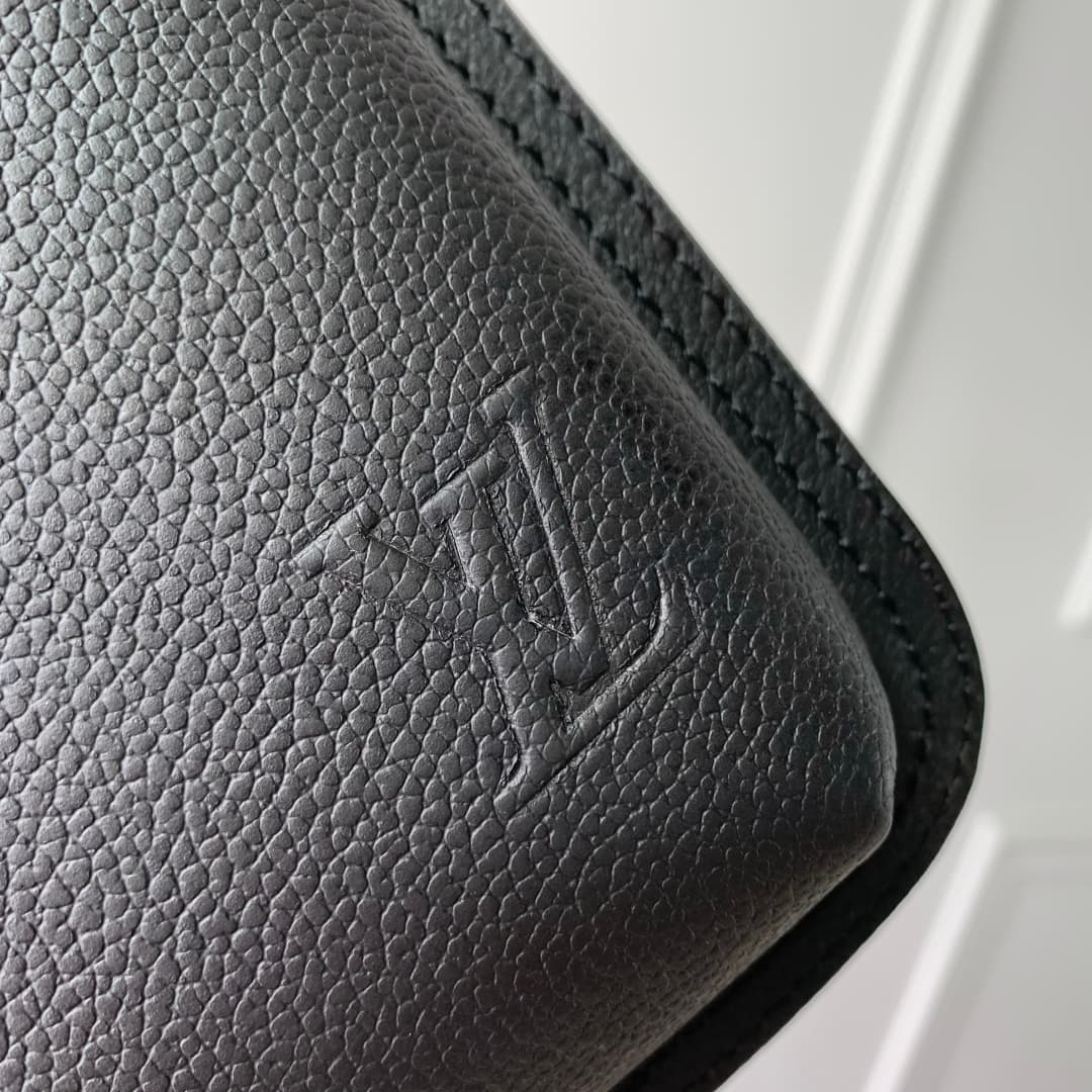 Louis Vuitton Avenue Slingbag PM  LV Aerogram Waxy calfskin M15255 Black High