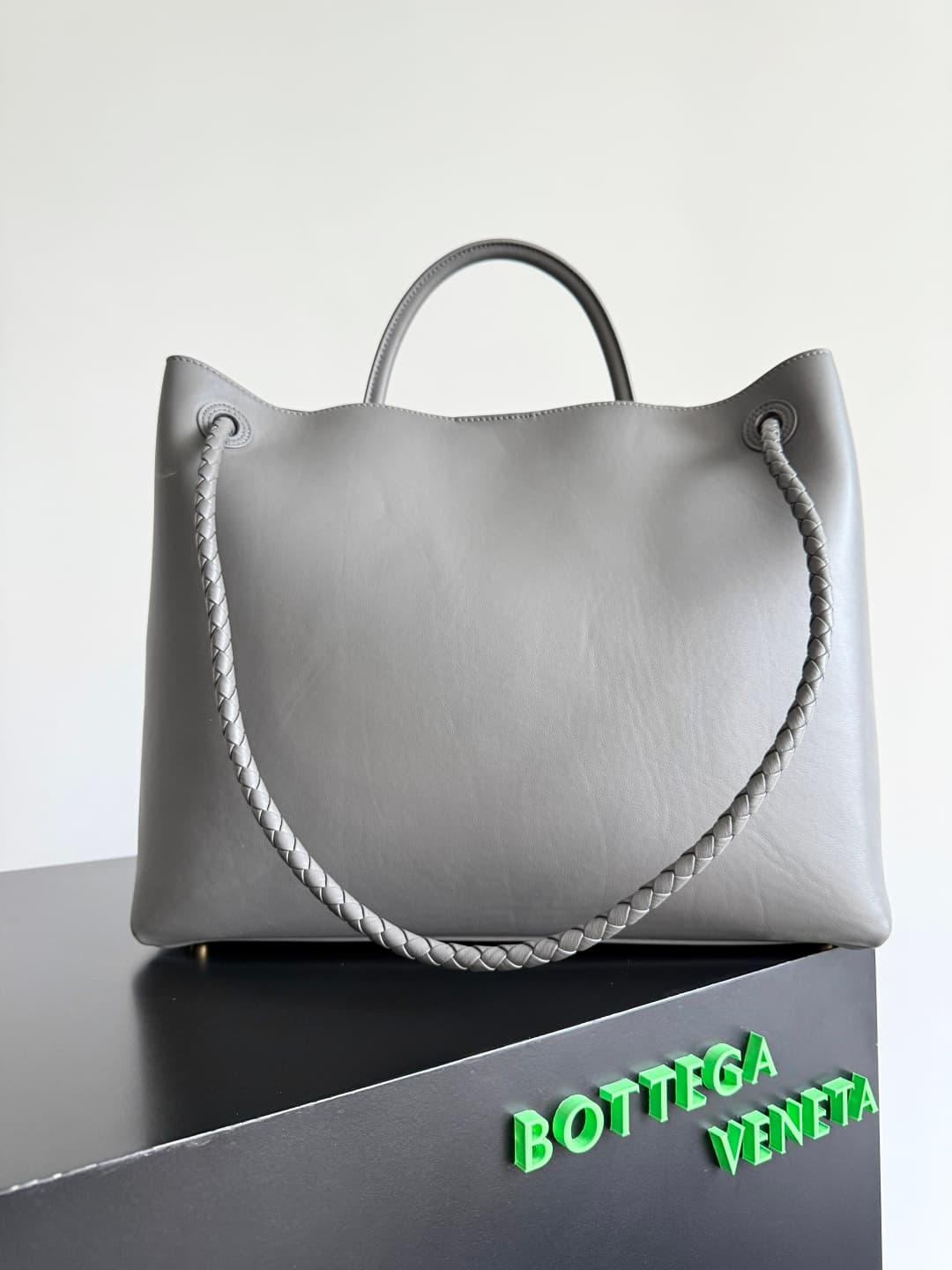 BV Andiamo Large tote bag in grey calfskin leather TOP