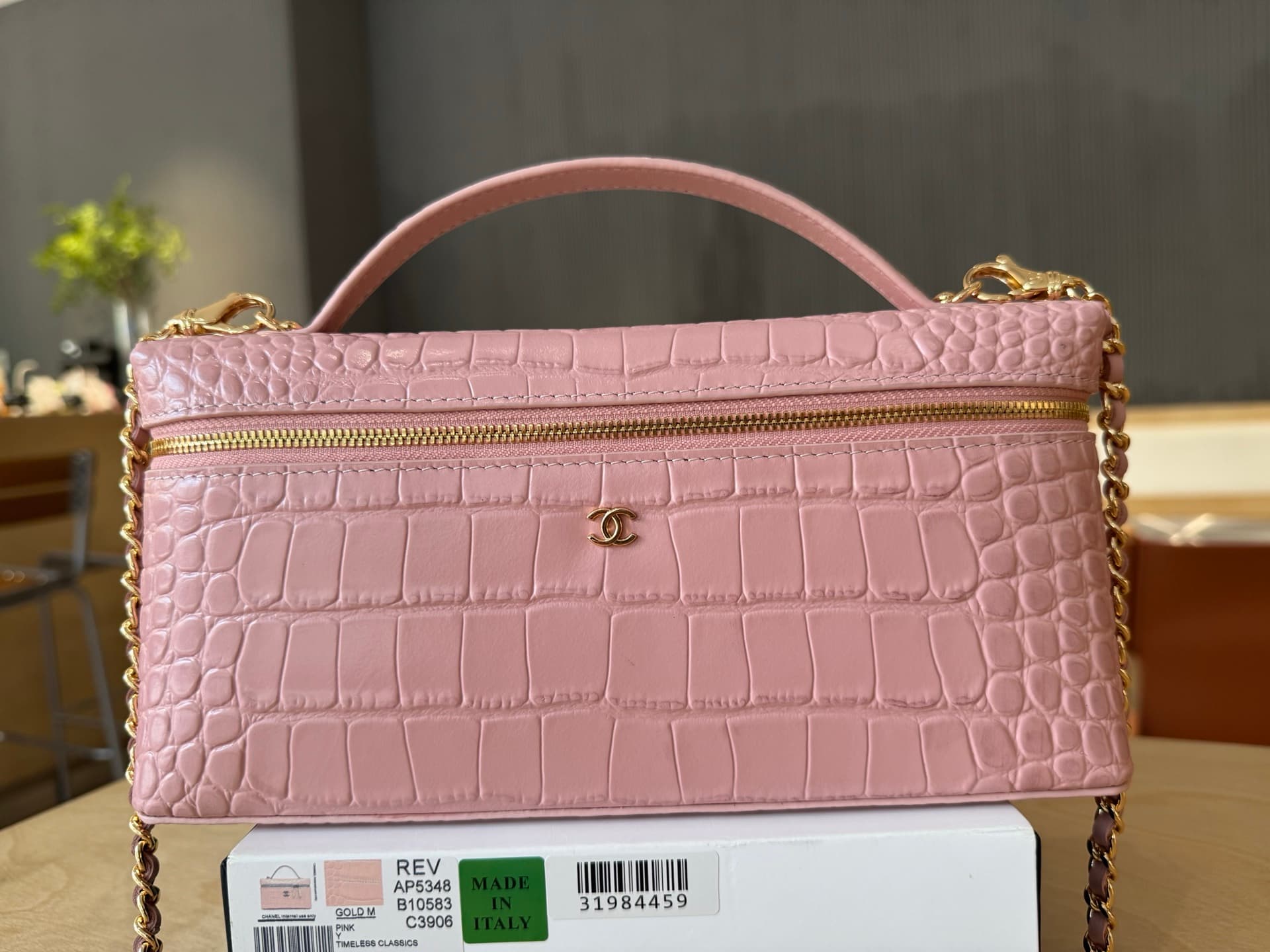 Chanel Vanity with Chain Crocodile-embossed leather& Gold-Tone Metal Pink AP5438 A
