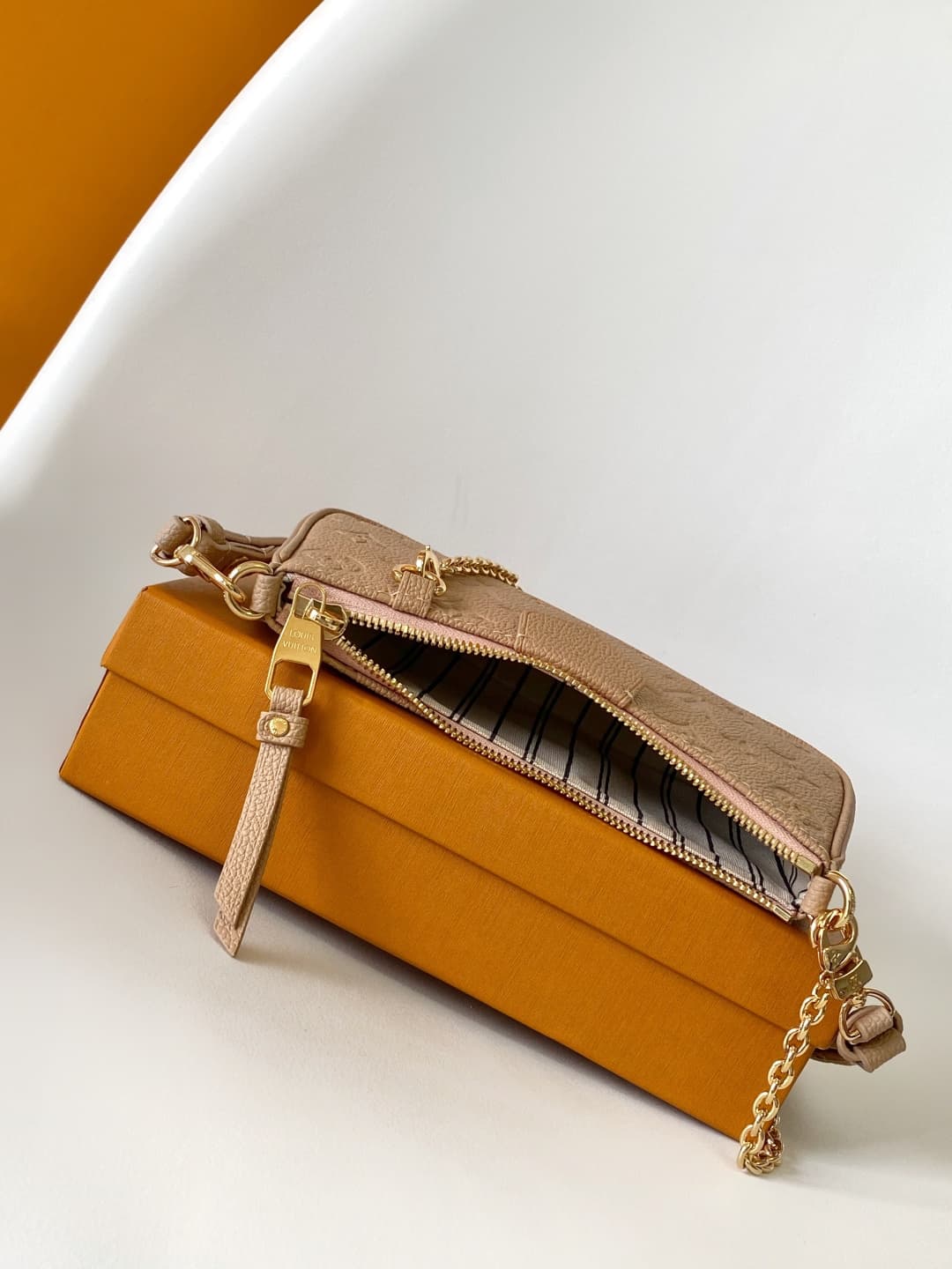 Louis Vuitton Easy Pouch Sand Embossed grained cowhide leather M14421 High