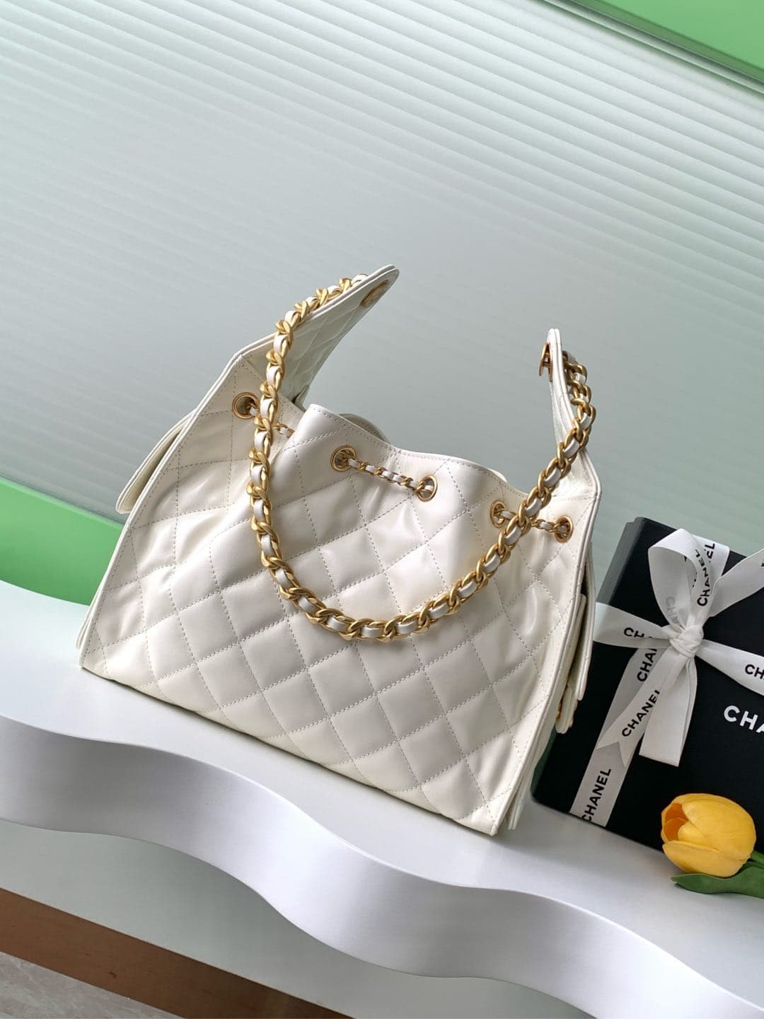 Chanel 25 Small Hobo handbag AS5293 Shiny calfskin & gold-tone metal White A