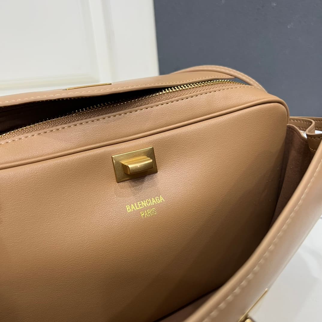 Balenciaga Shoulder Bag in Caramel Mid
