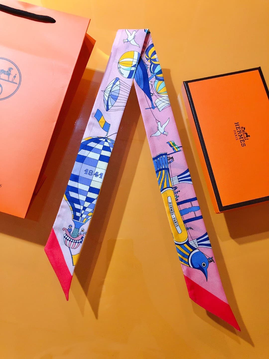 Hermès Les Folies Du Ciel Silk Twilly
