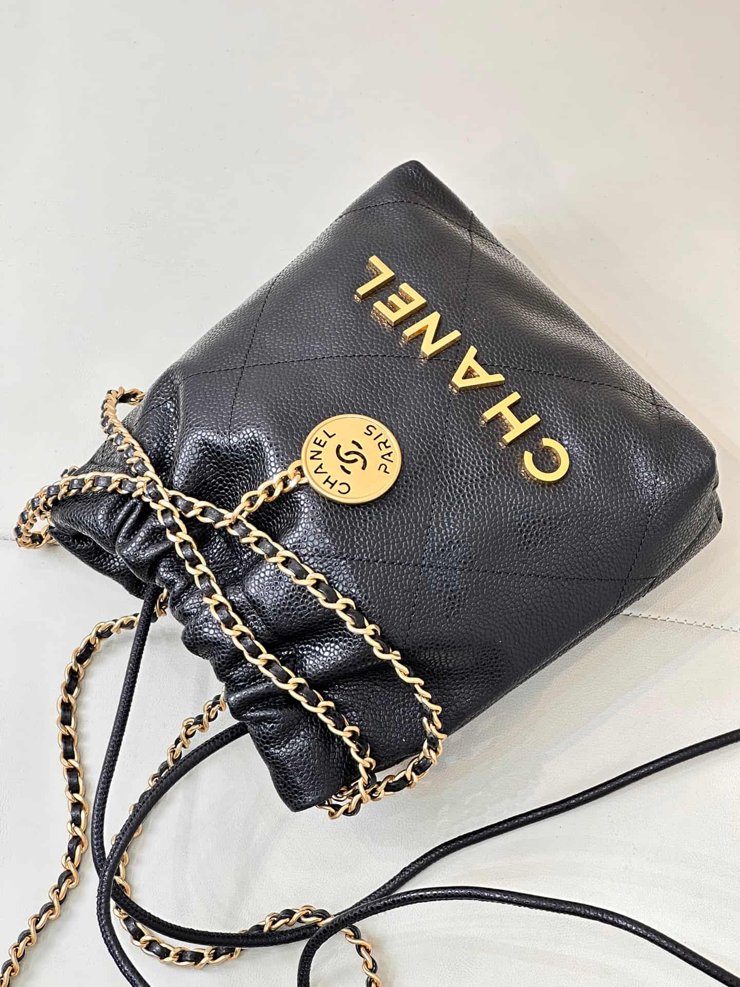 Chanel 22 MINI HANDBAG Grained Calfskin Black & Gold-Tone Metal AS3980 TOP