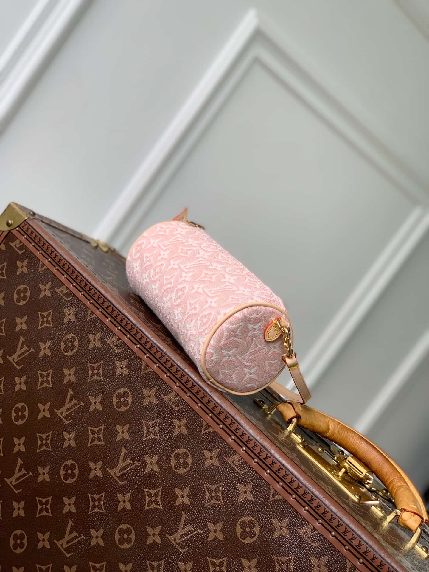 Louis Vuitton Pochette Papillon Monogram Emblème Rose Ruban M29881 High